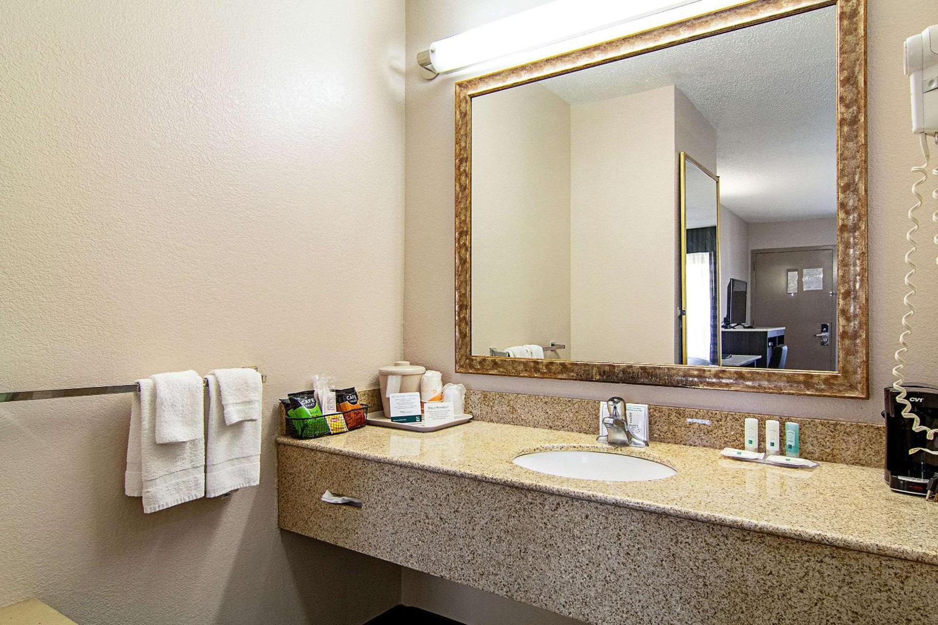 Quality Inn Savannah I-95 photo 11