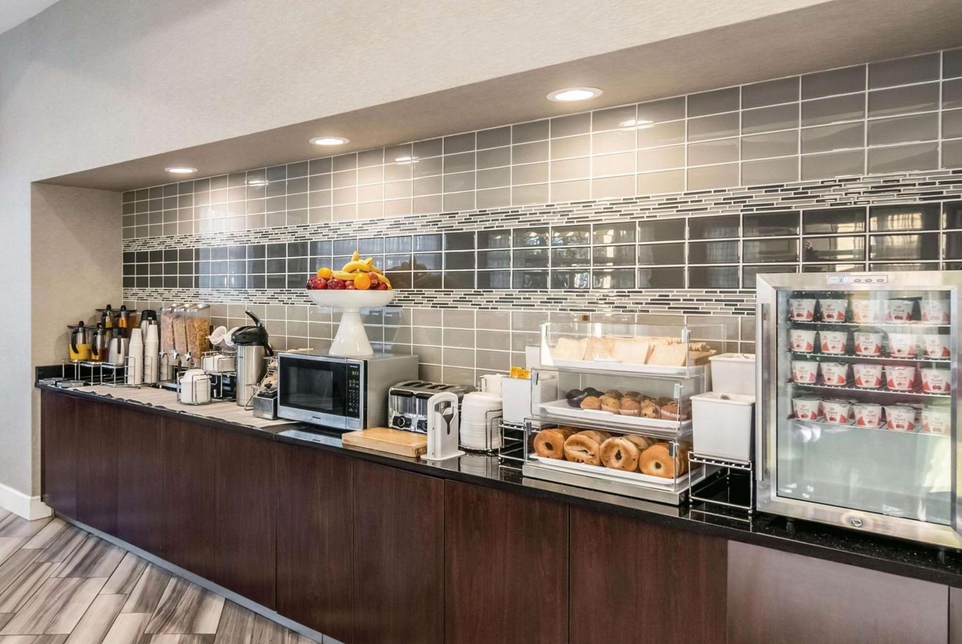 La Quinta by Wyndham Orlando Airport - On Property Food Trucks & Free Airport Shuttle! photo 6