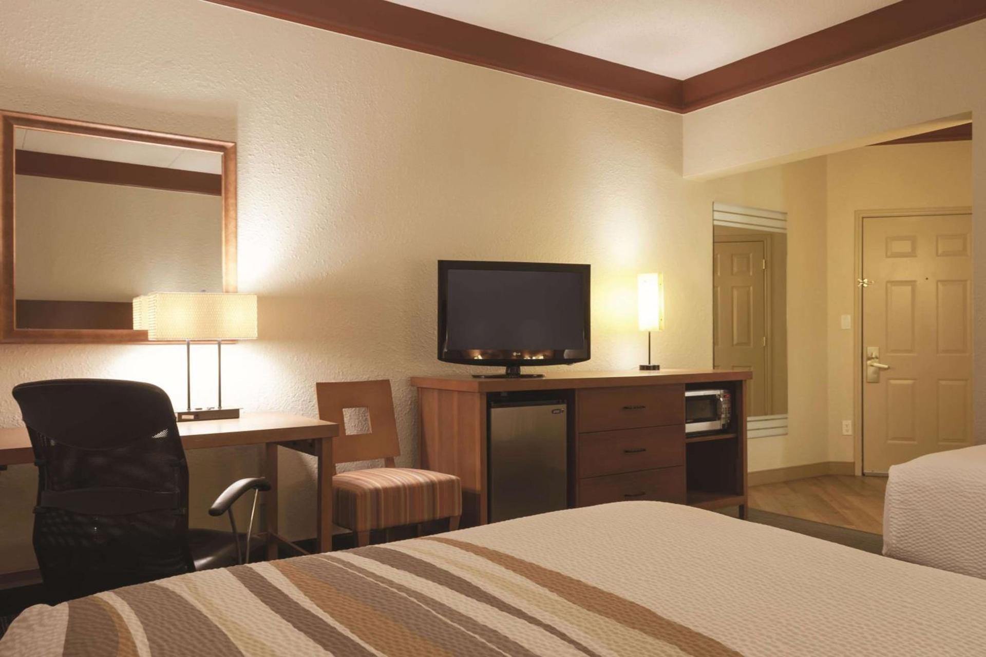 La Quinta by Wyndham Atlanta Ballpark/Galleria photo 11