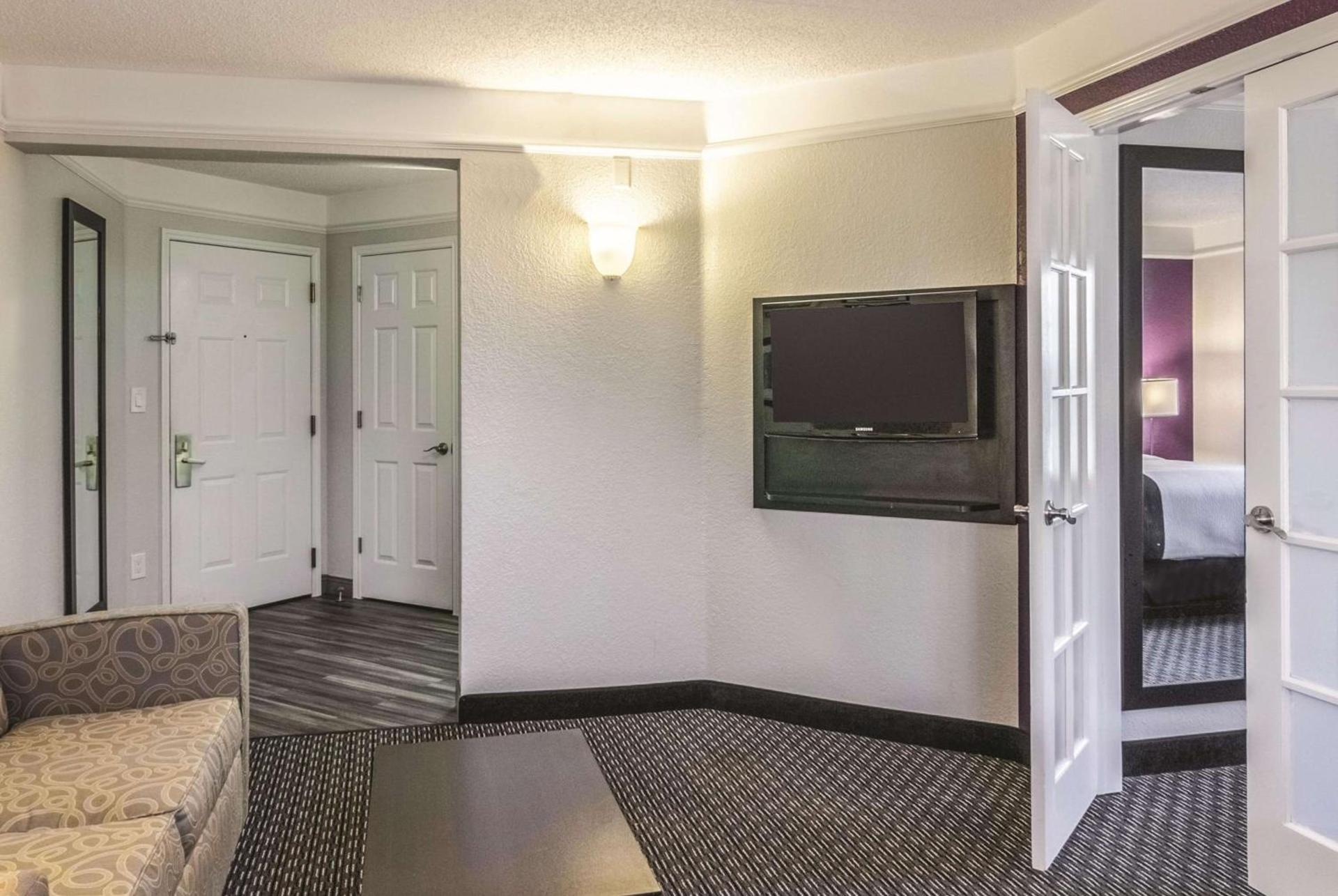 La Quinta by Wyndham Orlando Airport - On Property Food Trucks & Free Airport Shuttle! photo 49