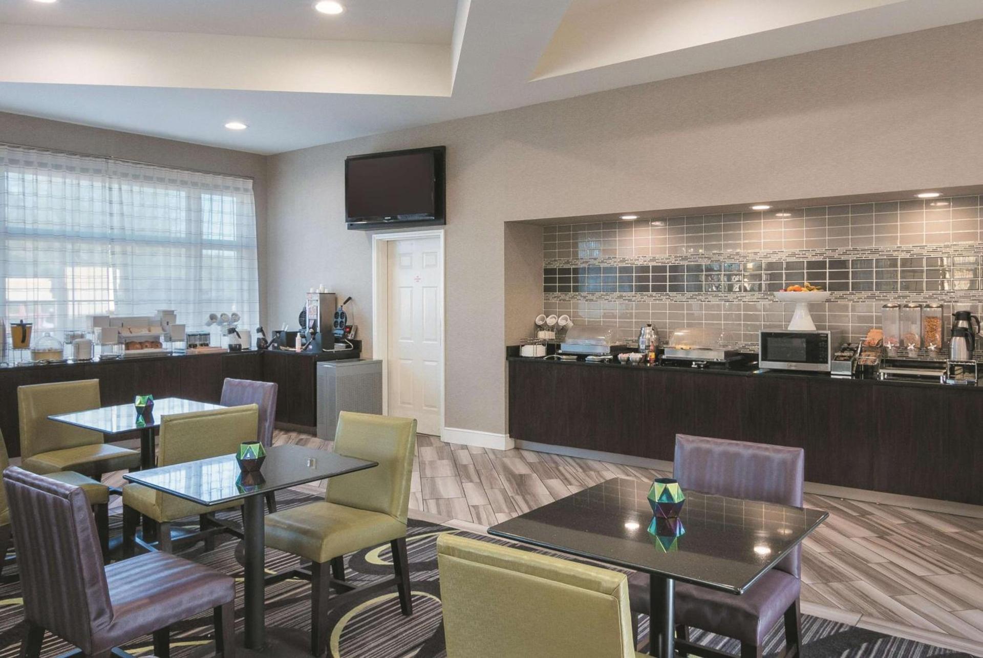 La Quinta by Wyndham Orlando Airport - On Property Food Trucks & Free Airport Shuttle! photo 65