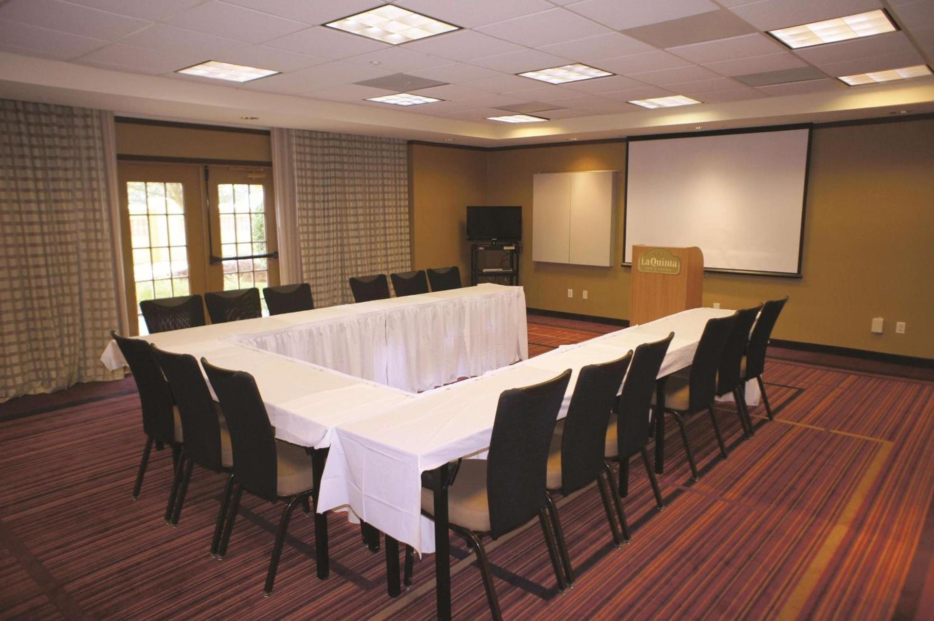 La Quinta by Wyndham Raleigh/Durham Southpoint photo 32