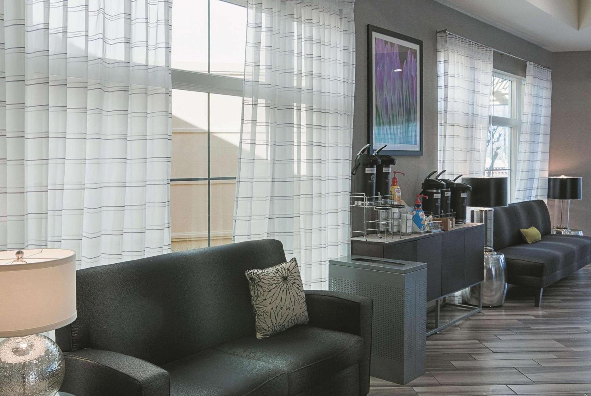La Quinta by Wyndham Orlando Airport - On Property Food Trucks & Free Airport Shuttle! photo 13