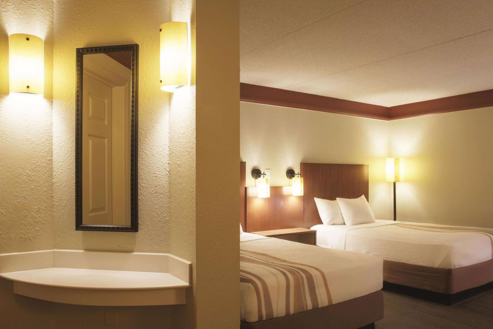 La Quinta by Wyndham Atlanta Ballpark/Galleria photo 12