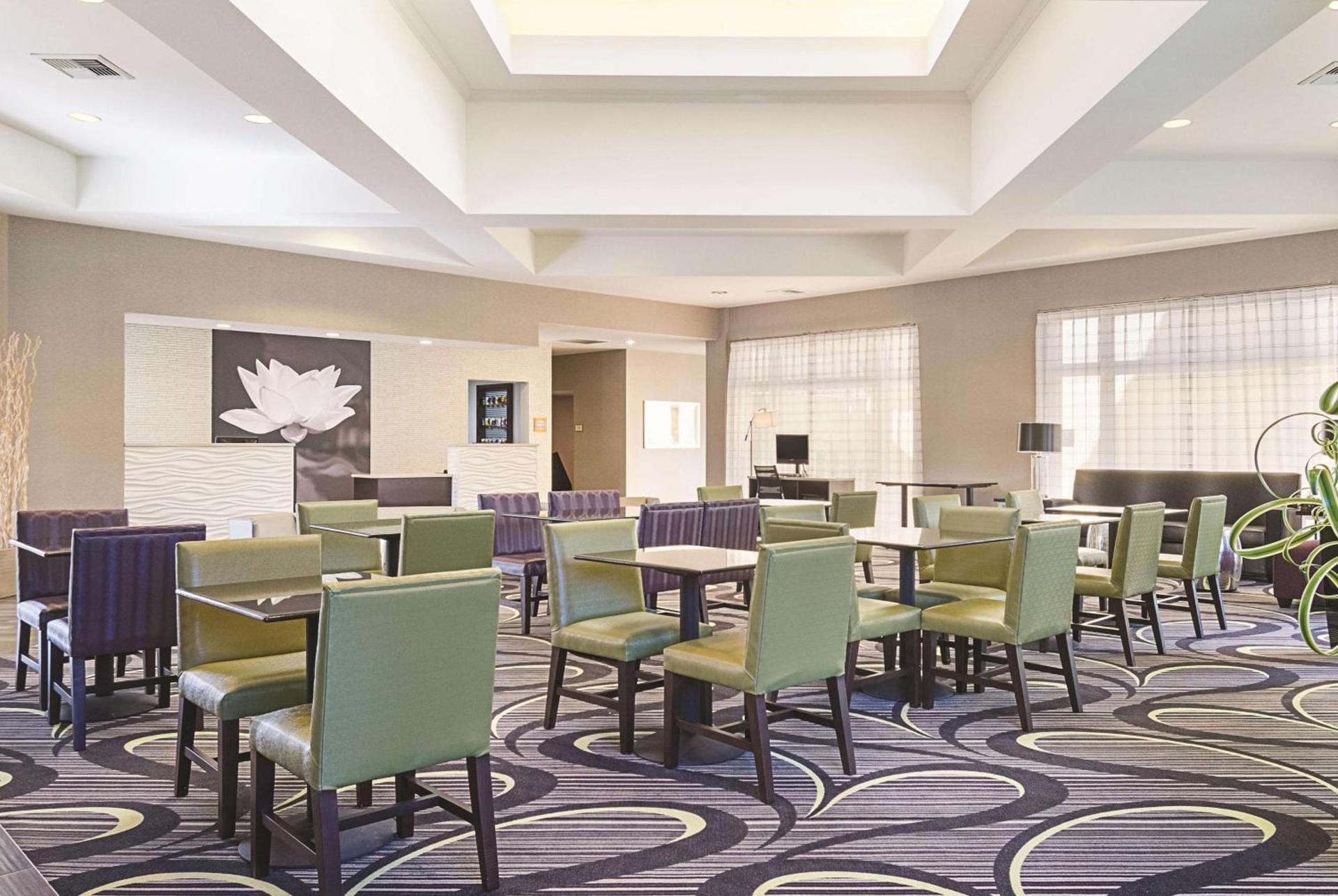 La Quinta Inn & Suites by Wyndham Ontario Airport photo 4