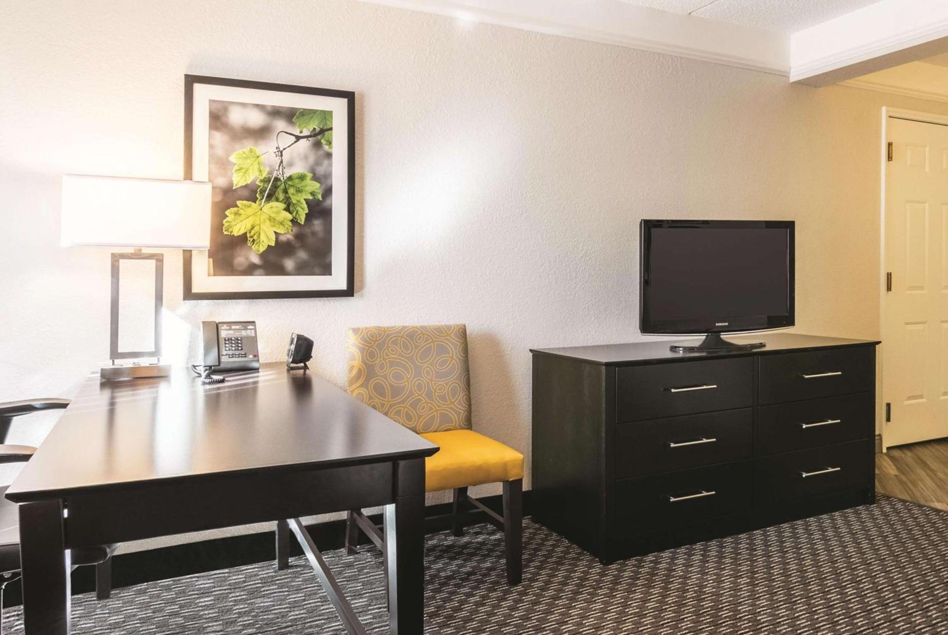 La Quinta by Wyndham Orlando Airport - On Property Food Trucks & Free Airport Shuttle! photo 26