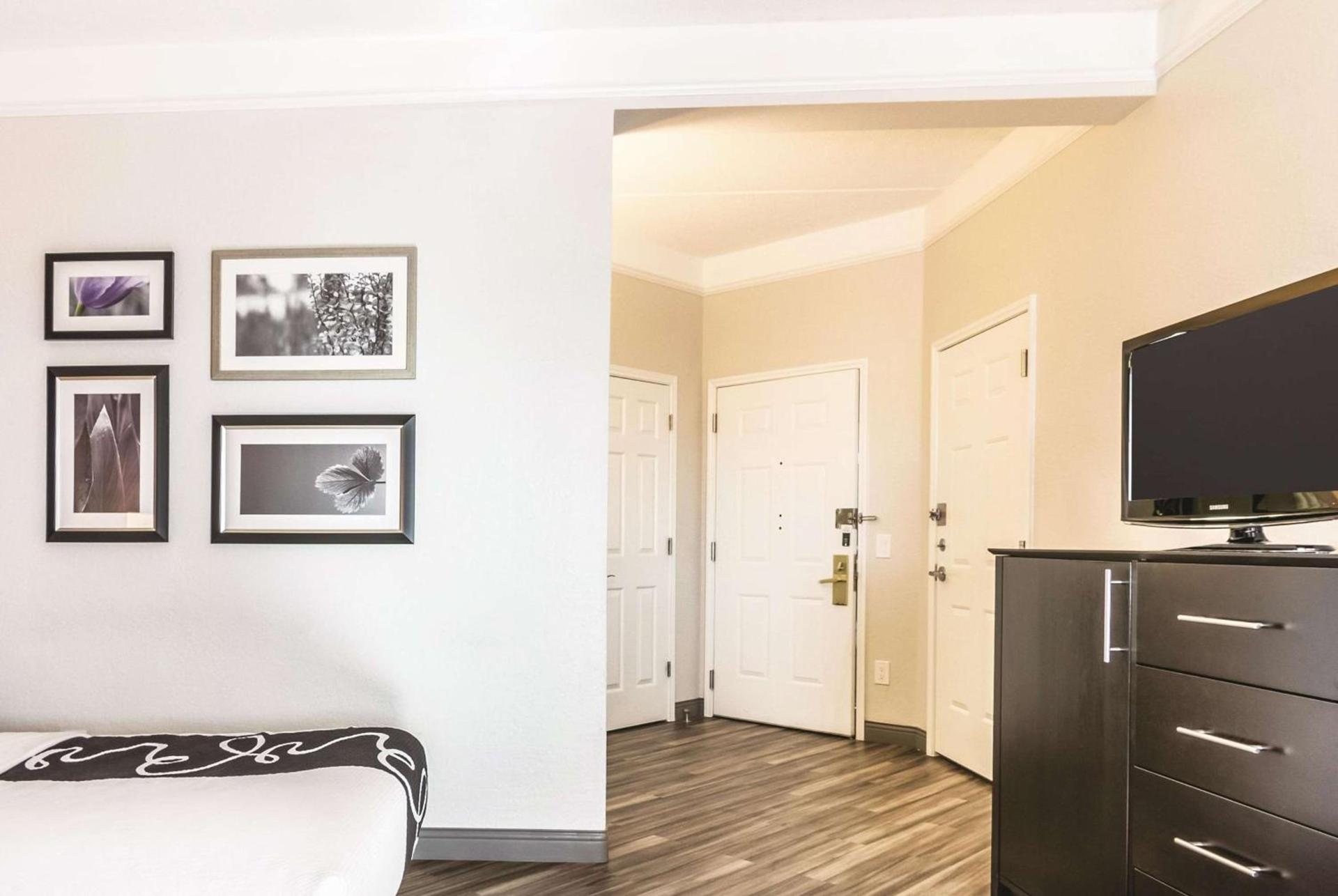 La Quinta by Wyndham Orlando Airport - On Property Food Trucks & Free Airport Shuttle! photo 34
