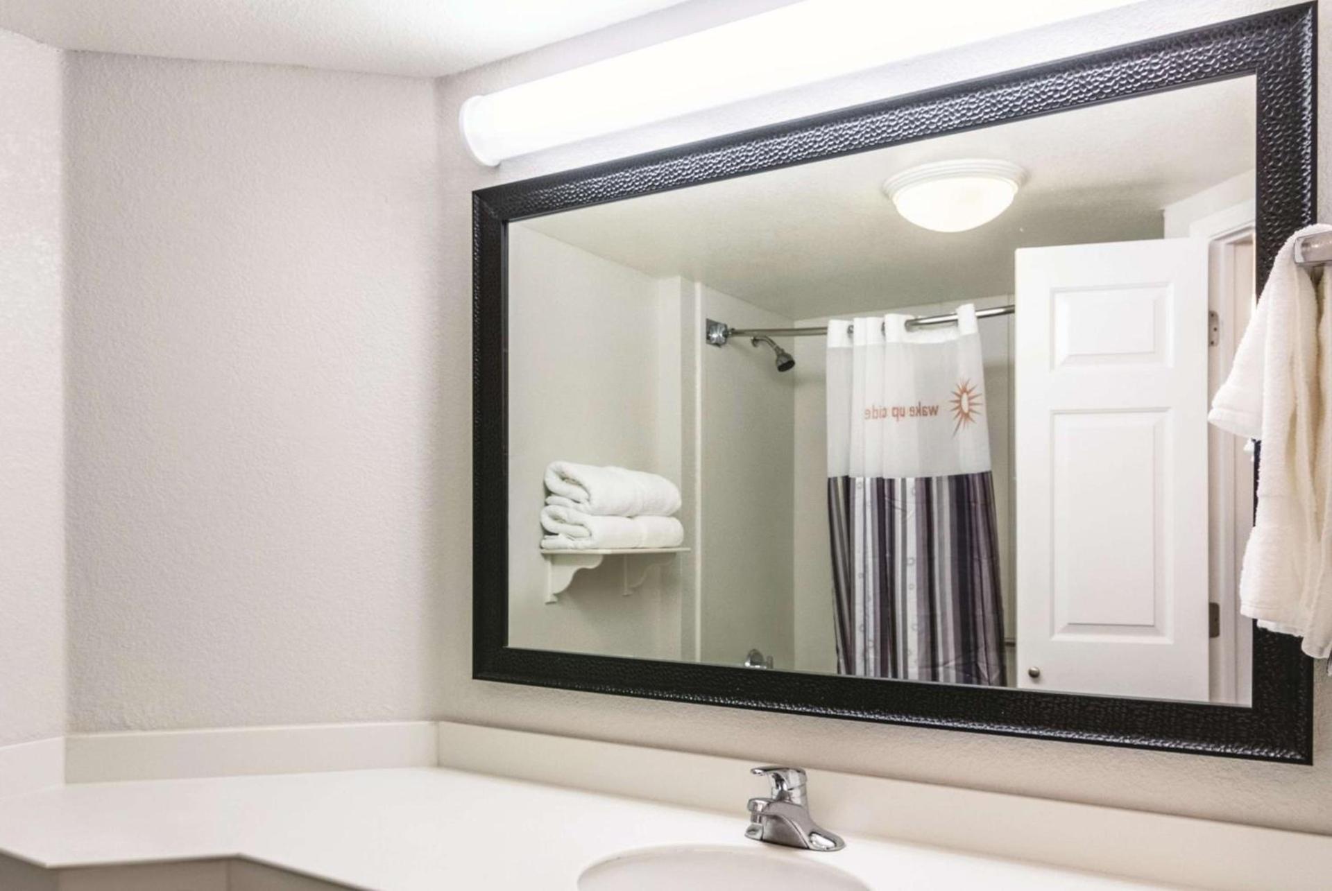 La Quinta by Wyndham Orlando Airport - On Property Food Trucks & Free Airport Shuttle! photo 29