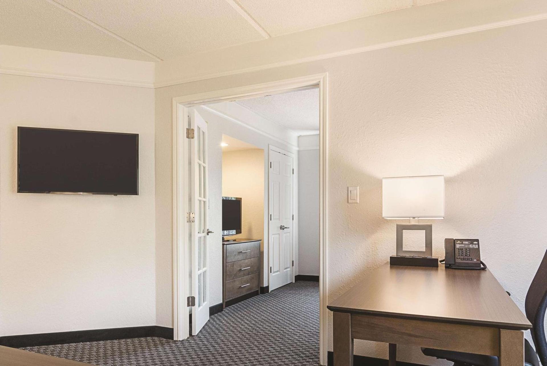 La Quinta by Wyndham Atlanta Perimeter Medical photo 7