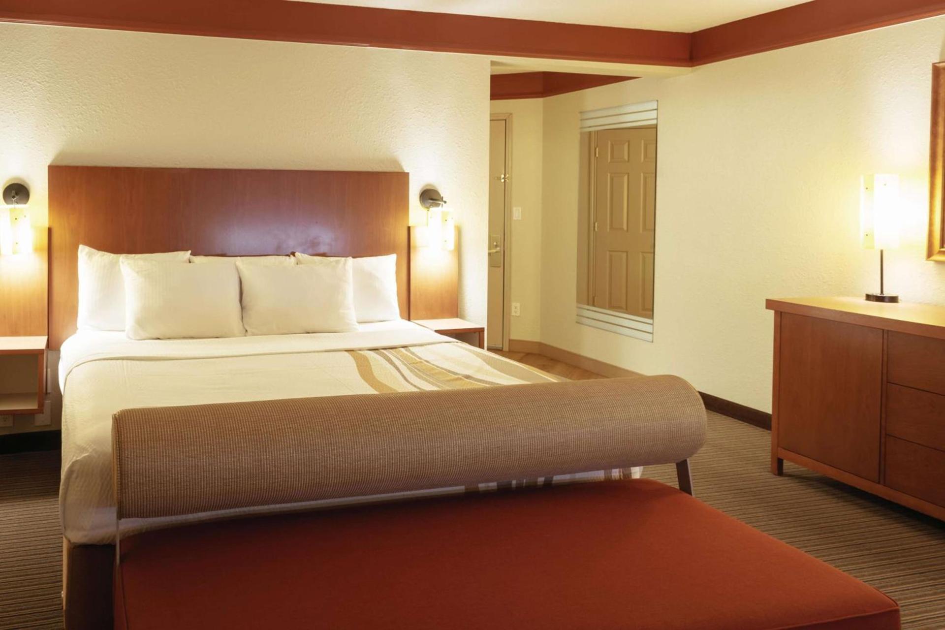 La Quinta by Wyndham Atlanta Ballpark/Galleria photo 10