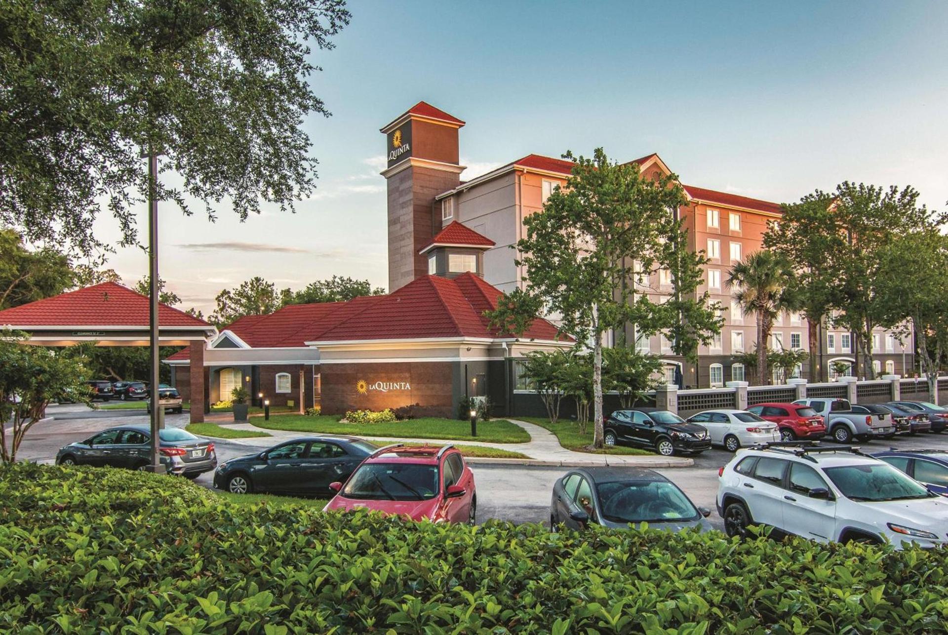 La Quinta by Wyndham Orlando UCF photo 1