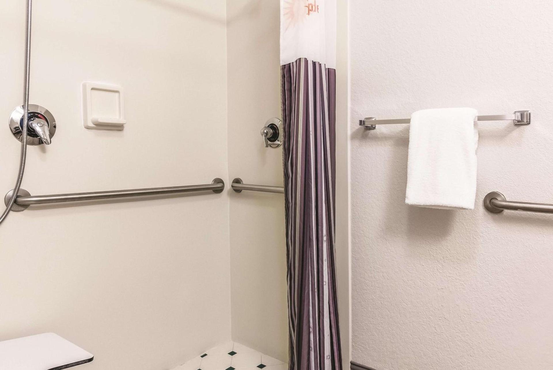 La Quinta by Wyndham Orlando Airport - On Property Food Trucks & Free Airport Shuttle! photo 35