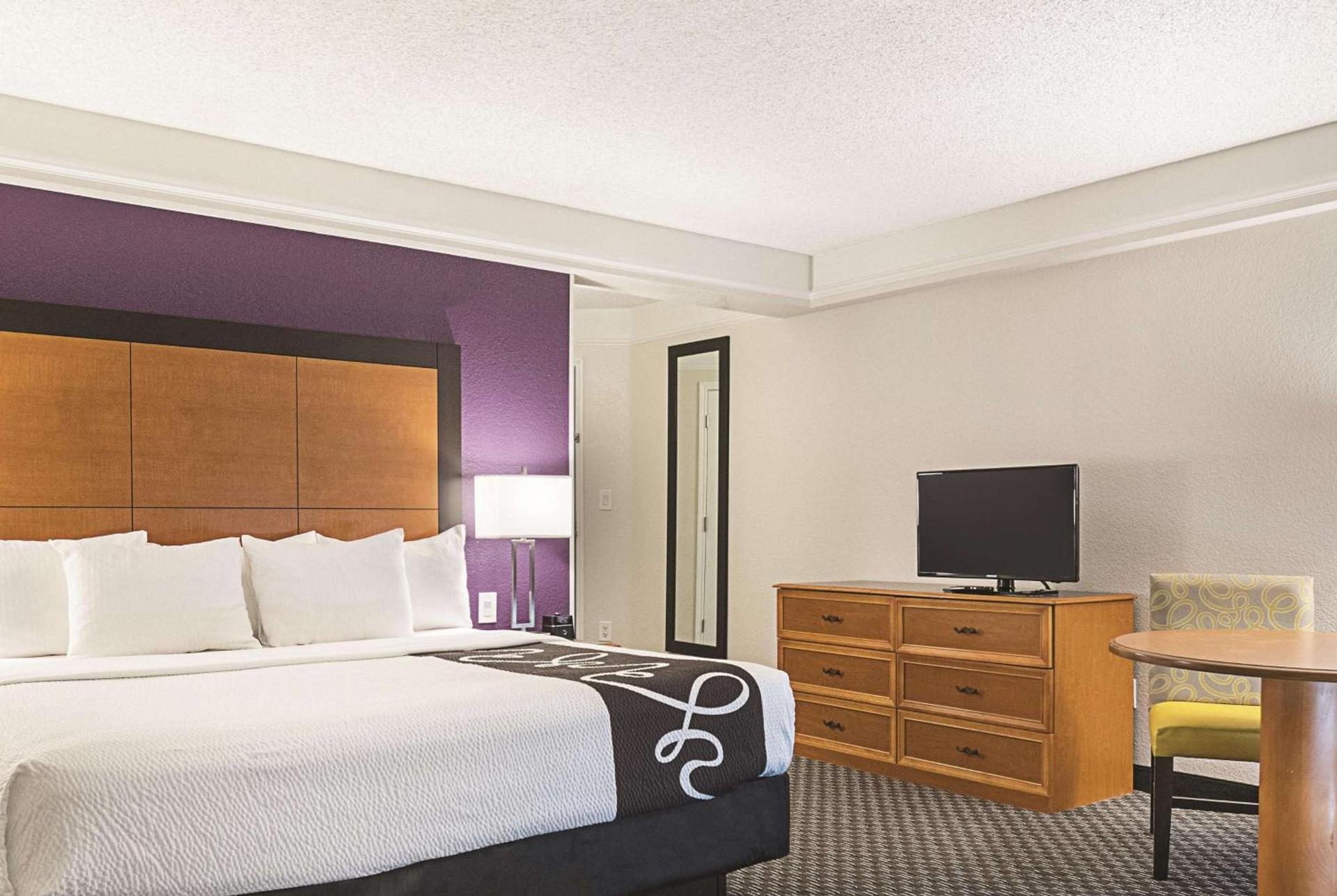 La Quinta Inn & Suites by Wyndham Ontario Airport photo 43