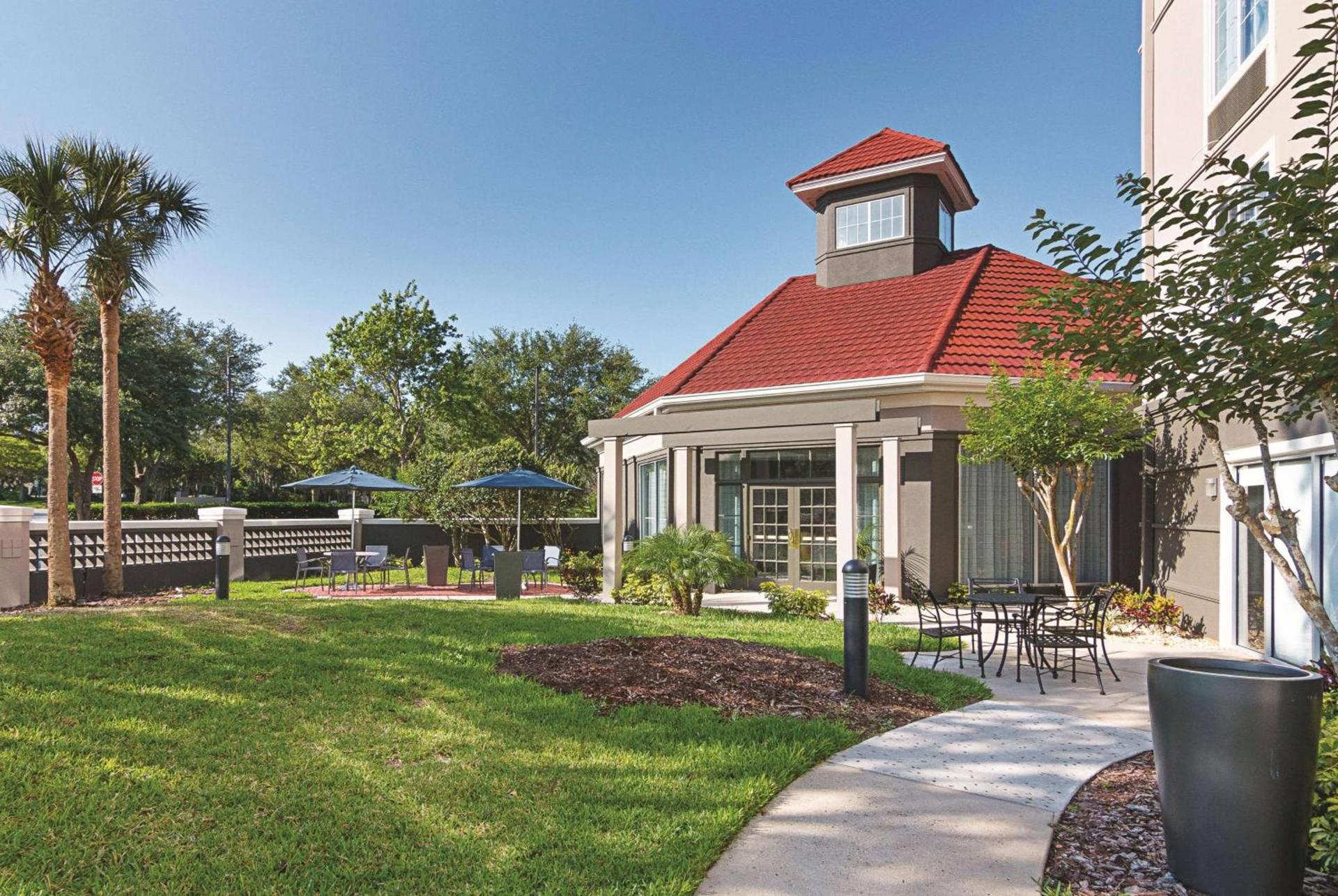 La Quinta by Wyndham Orlando UCF photo 46