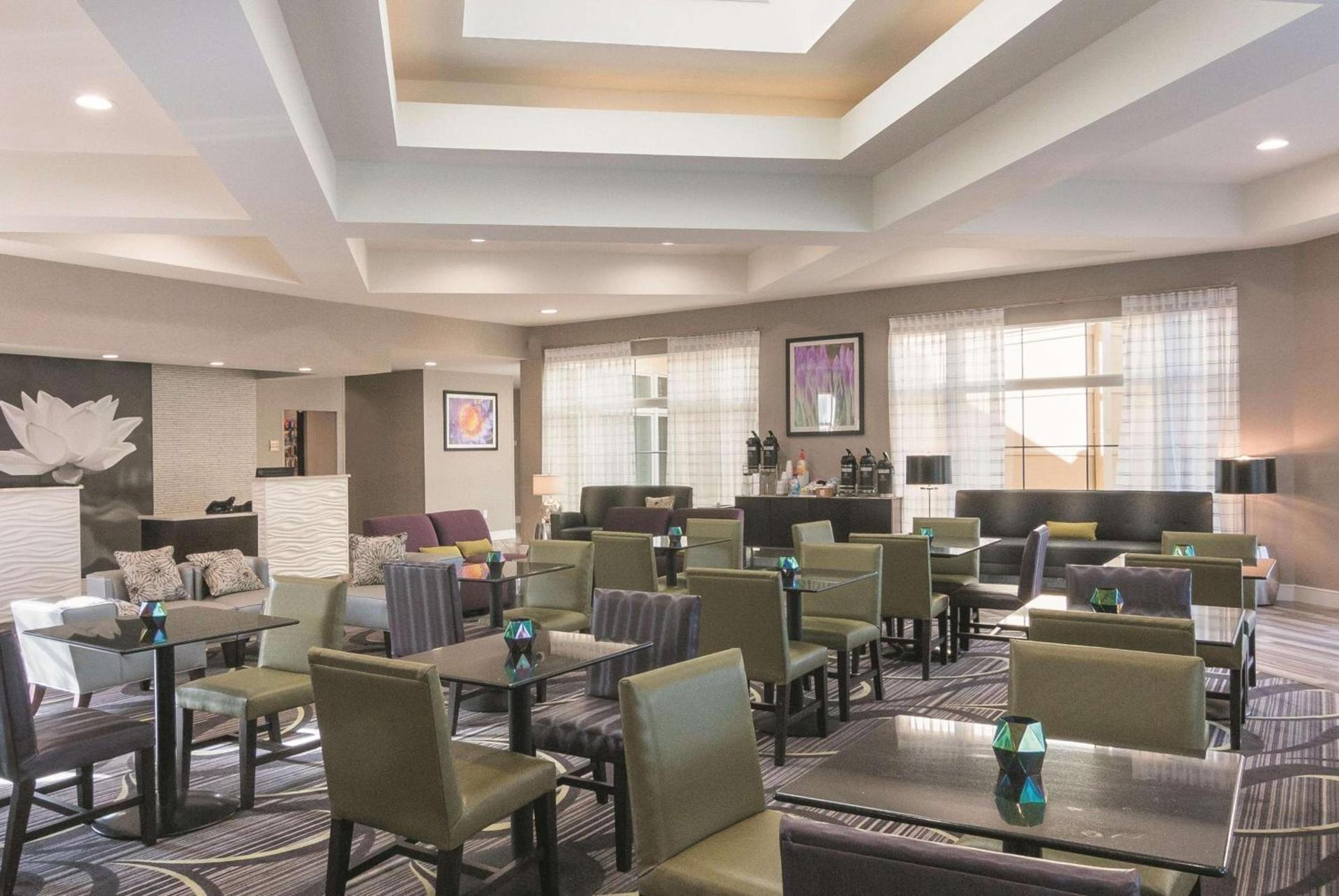 La Quinta by Wyndham Orlando Airport - On Property Food Trucks & Free Airport Shuttle! photo 66