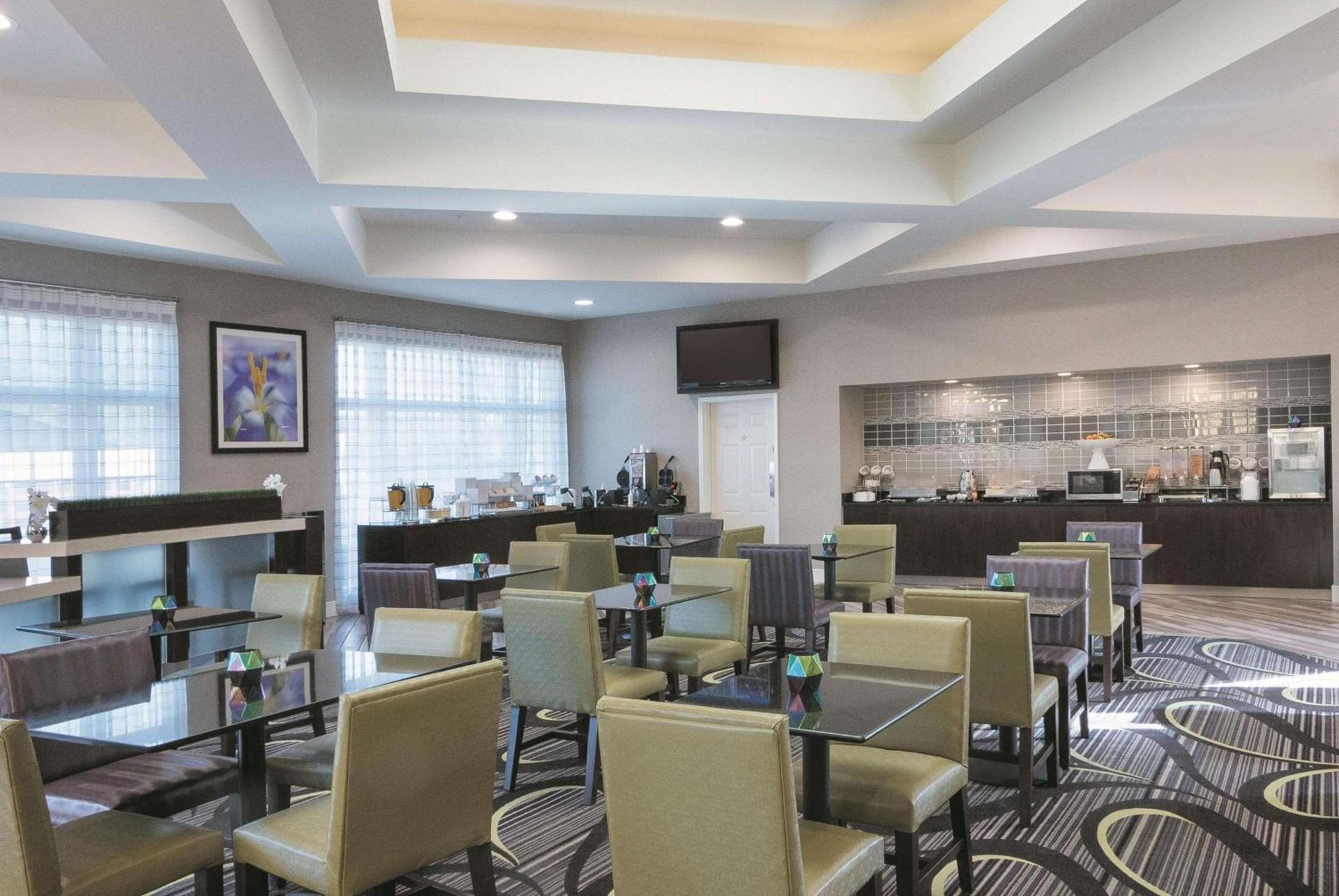 La Quinta by Wyndham Orlando Airport - On Property Food Trucks & Free Airport Shuttle! photo 64