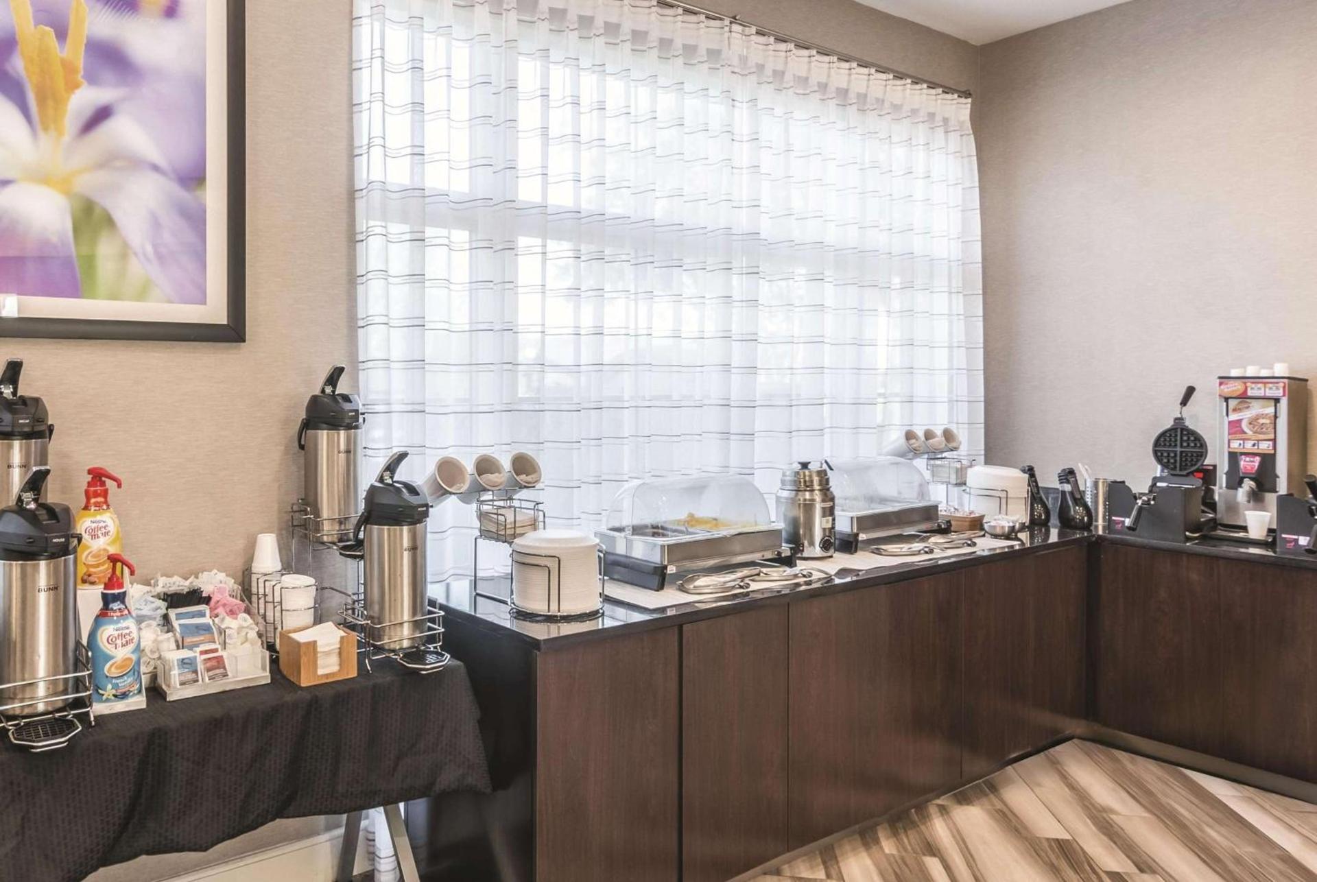 La Quinta by Wyndham Orlando Airport - On Property Food Trucks & Free Airport Shuttle! photo 55