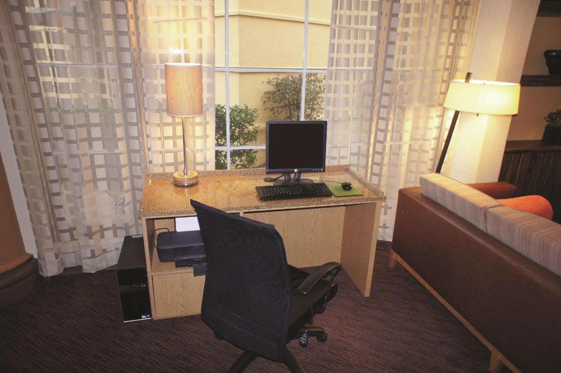 La Quinta by Wyndham Raleigh/Durham Southpoint photo 43