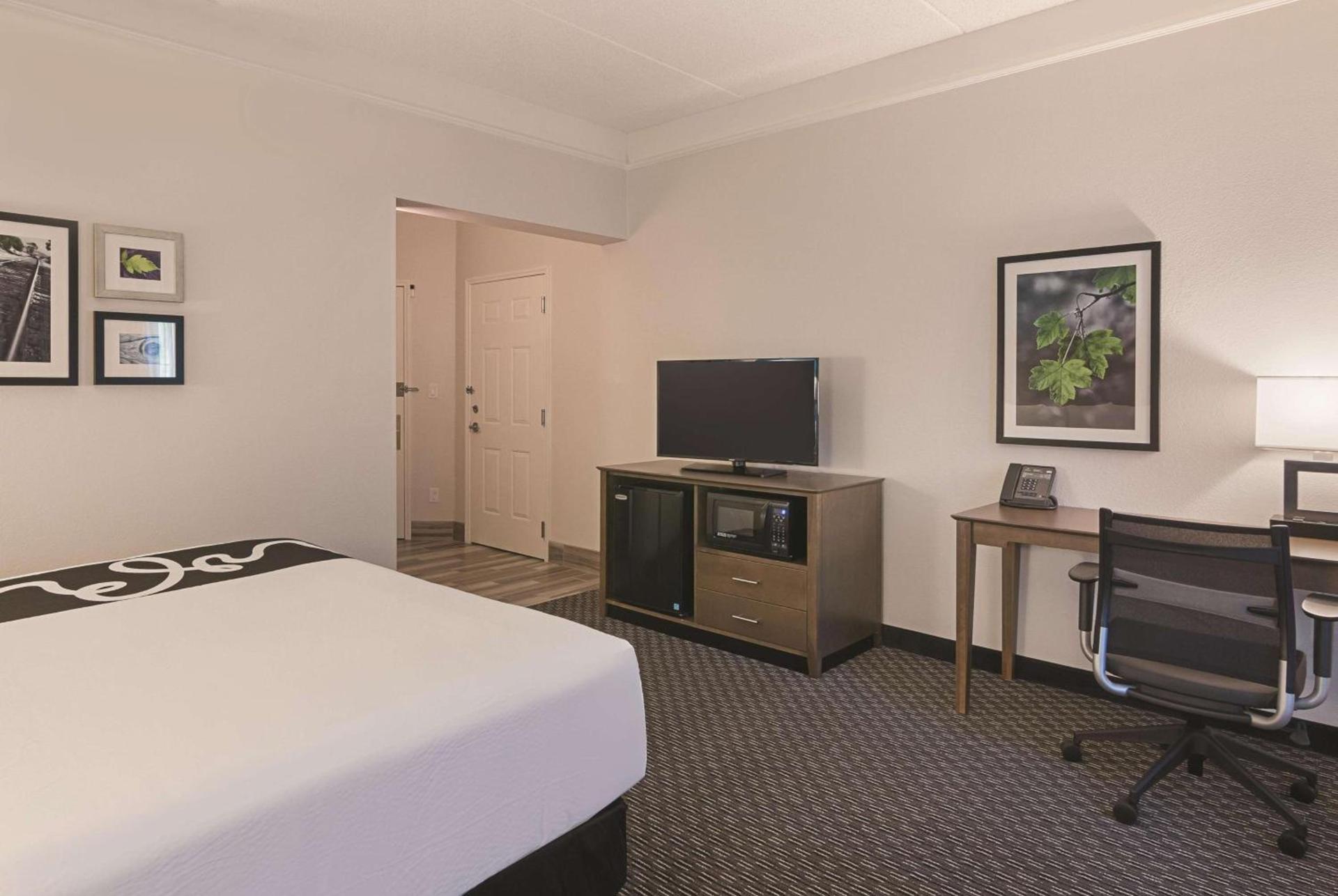 La Quinta by Wyndham Orlando UCF photo 24