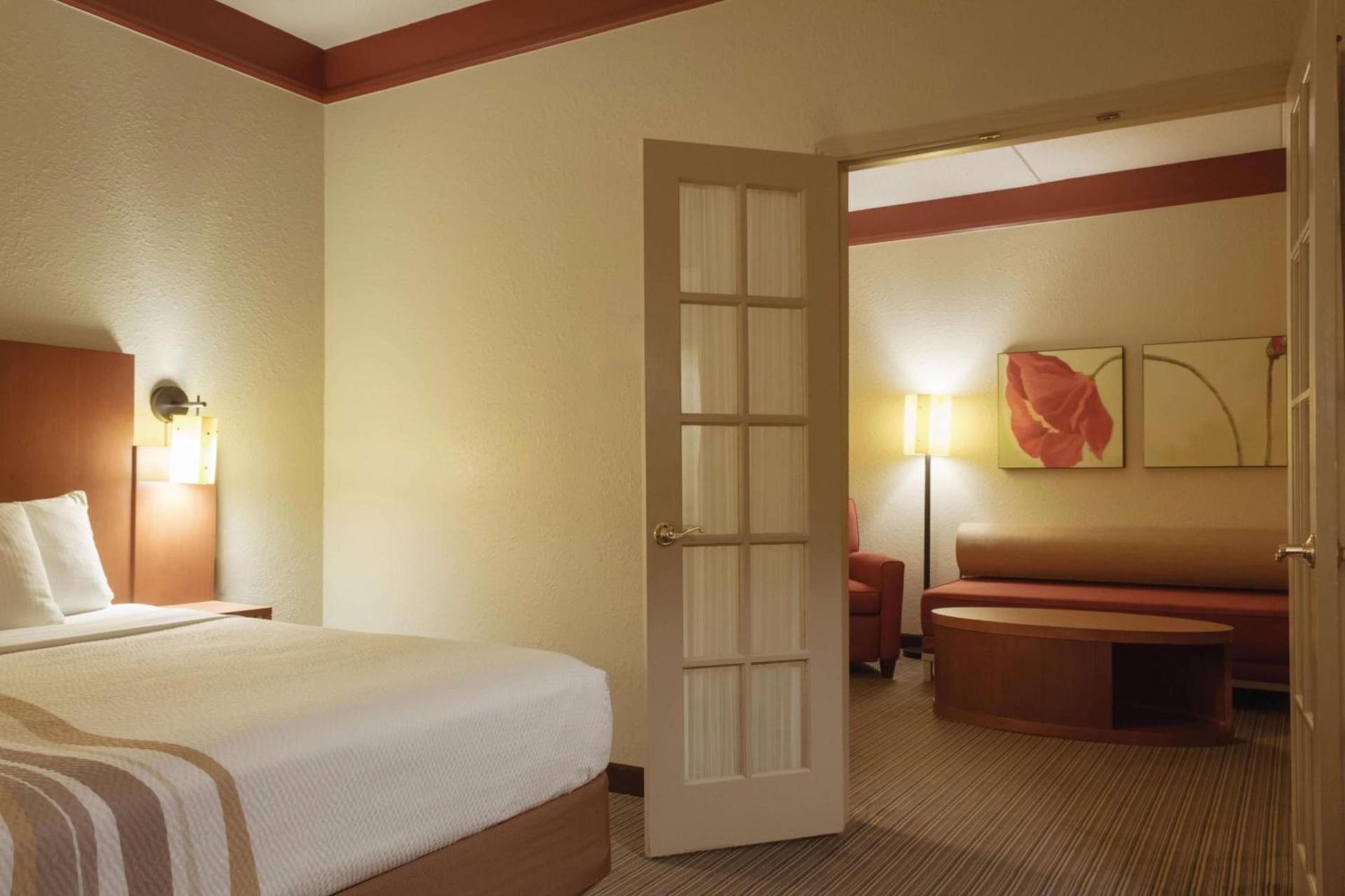 La Quinta by Wyndham Atlanta Ballpark/Galleria photo 33