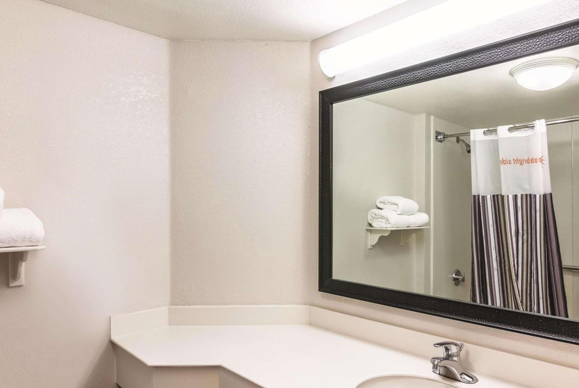 La Quinta by Wyndham Orlando Airport - On Property Food Trucks & Free Airport Shuttle! photo 36