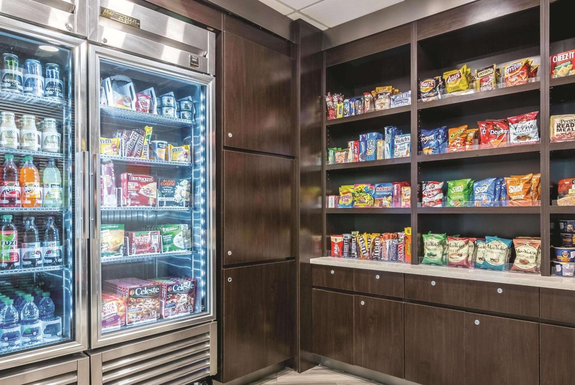 La Quinta by Wyndham Orlando Airport - On Property Food Trucks & Free Airport Shuttle! photo 68