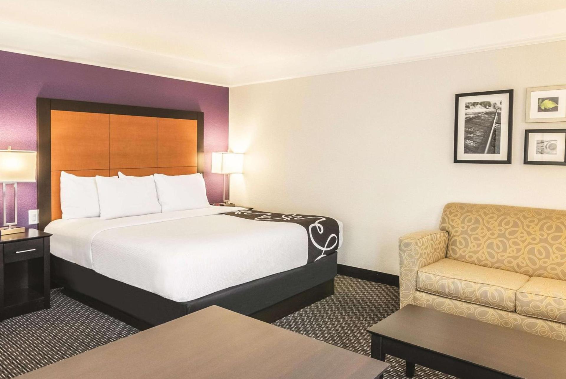La Quinta by Wyndham Orlando Airport - On Property Food Trucks & Free Airport Shuttle! photo 9