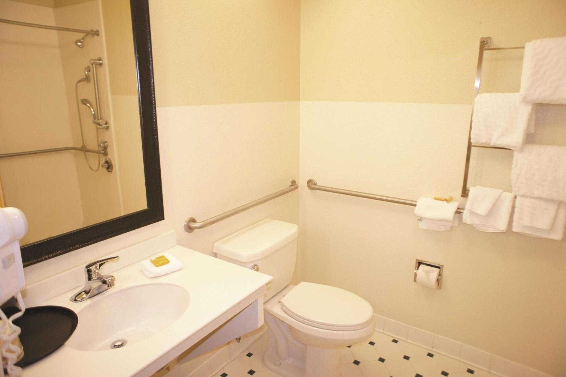 La Quinta by Wyndham Raleigh/Durham Southpoint photo 14