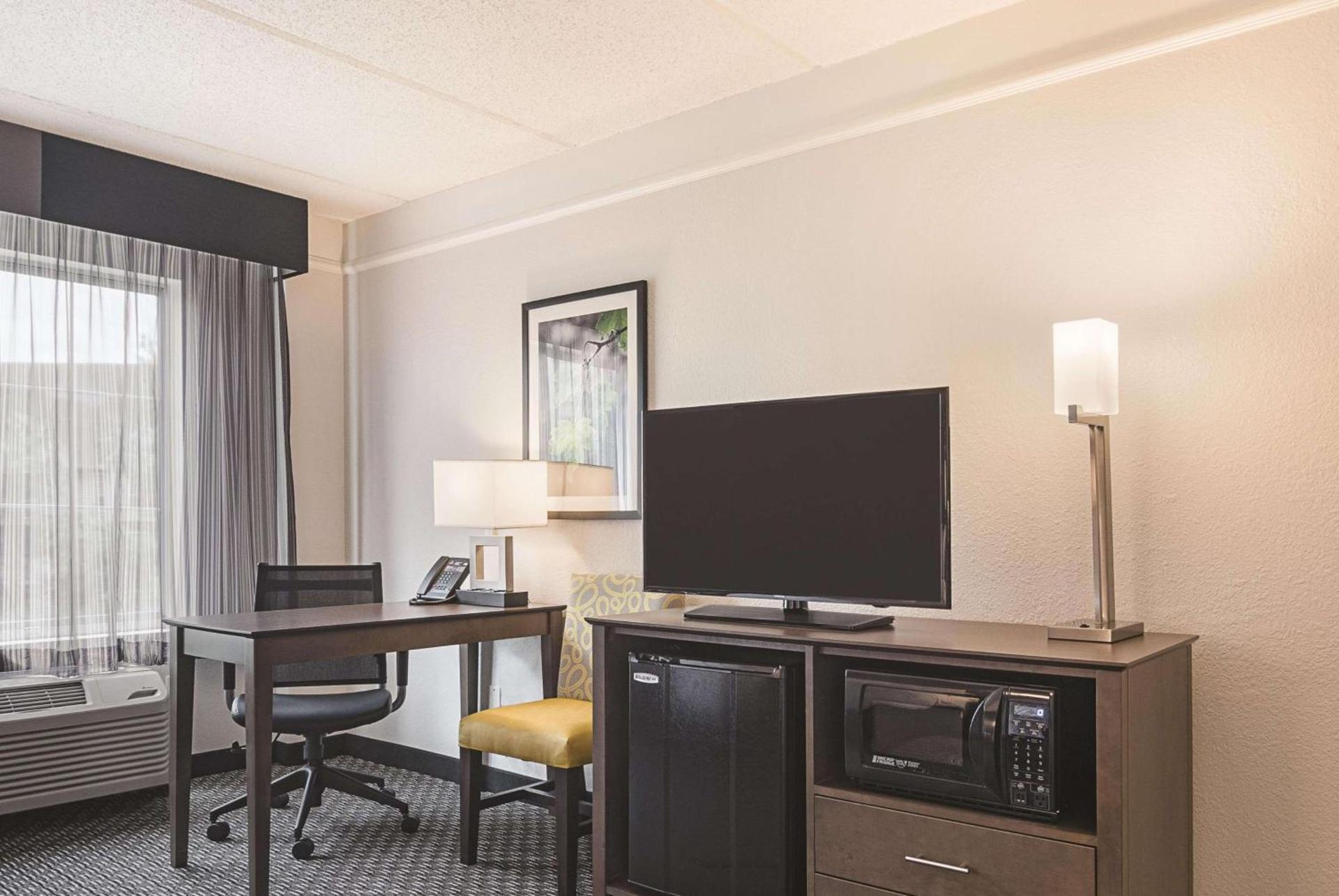 La Quinta by Wyndham Atlanta Perimeter Medical photo 39