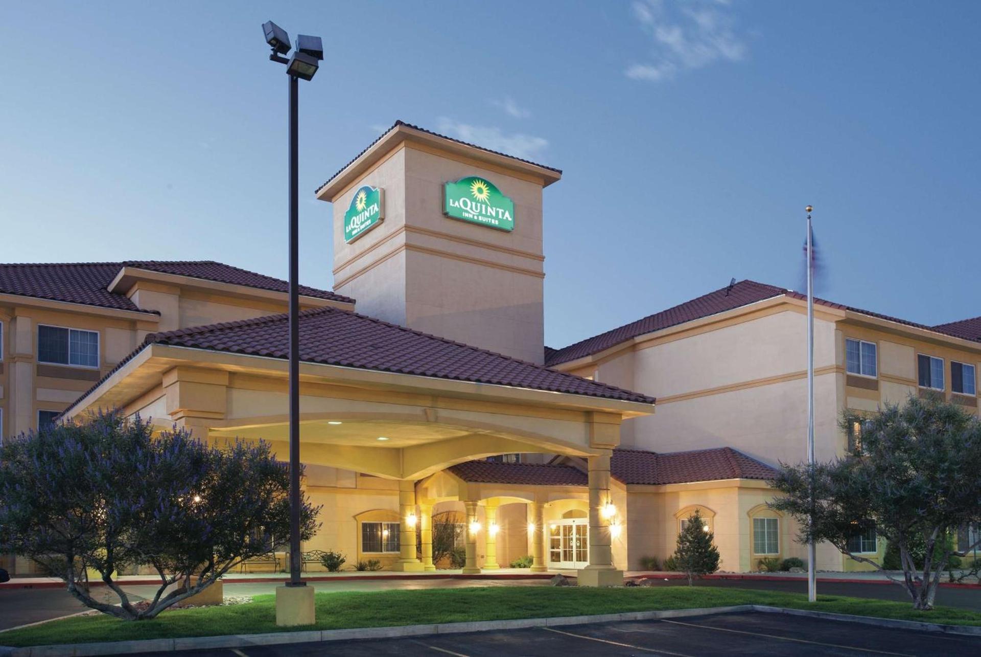 La Quinta Inn & Suites by Wyndham Albuquerque Midtown photo 2