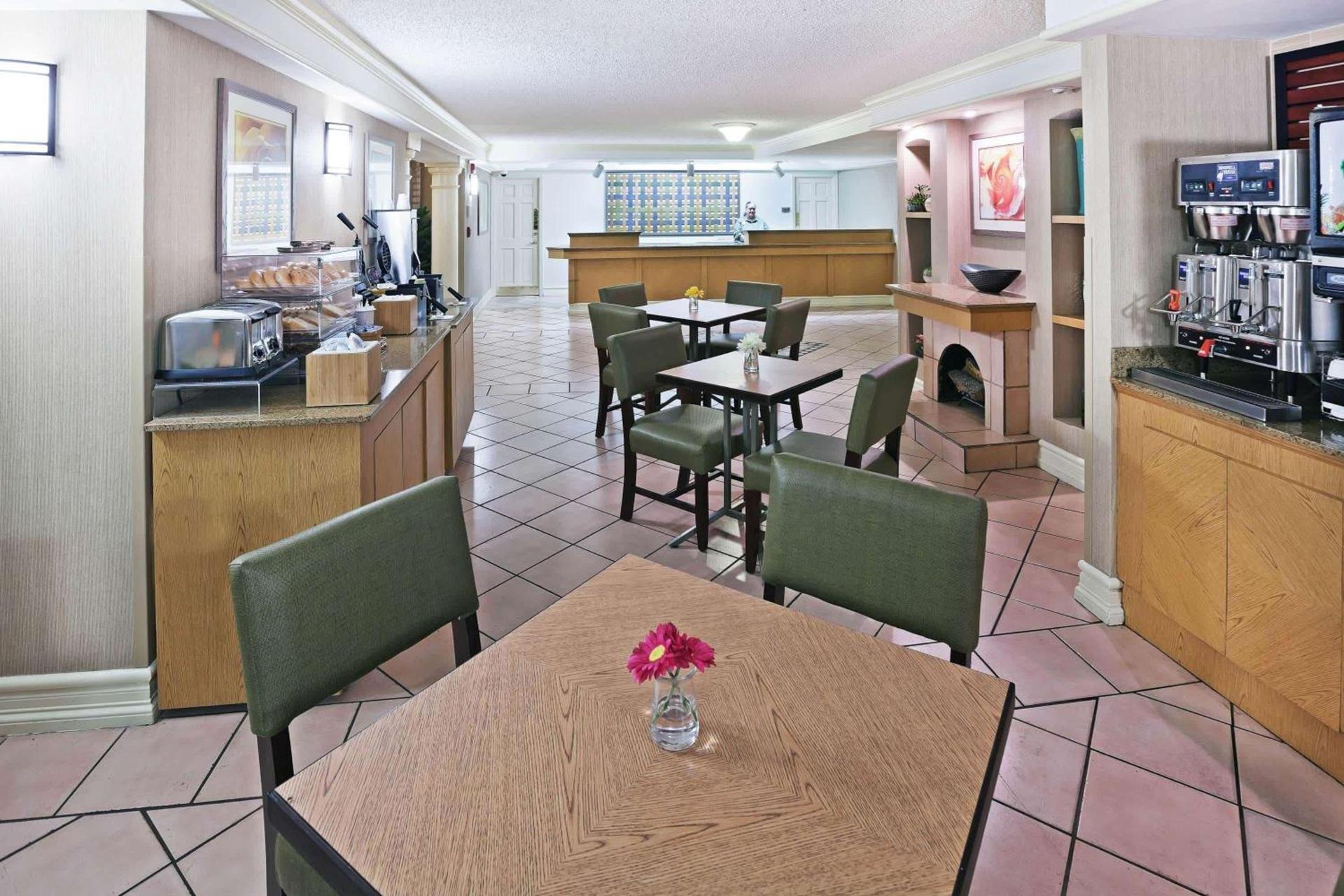 La Quinta Inn by Wyndham Amarillo Mid-City photo 75
