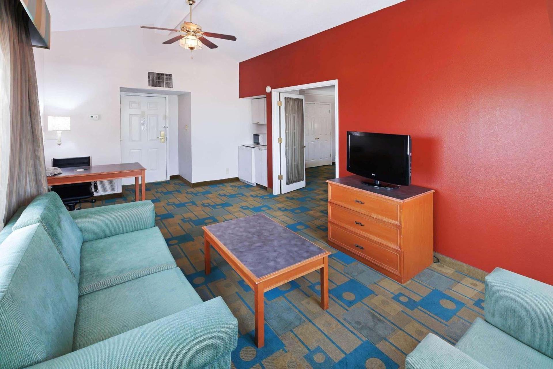 La Quinta Inn by Wyndham Amarillo Mid-City photo 64