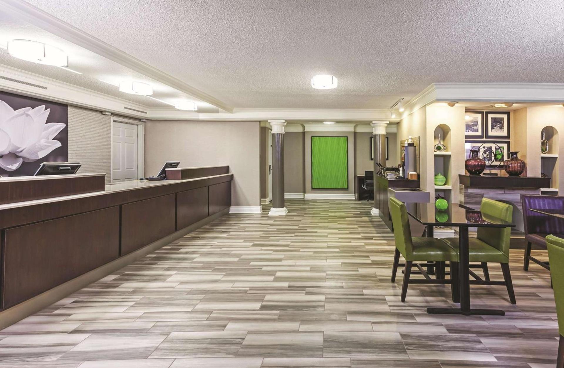 La Quinta Inn by Wyndham Midland photo 12