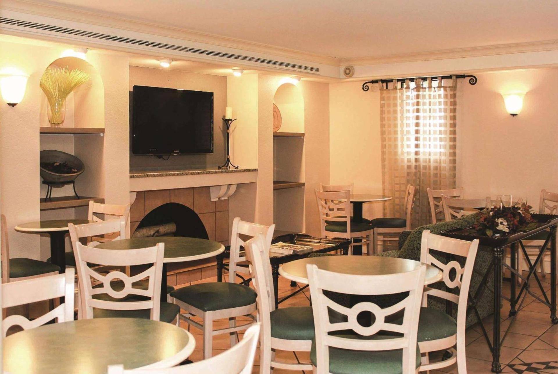 La Quinta Inn by Wyndham Tyler photo 2