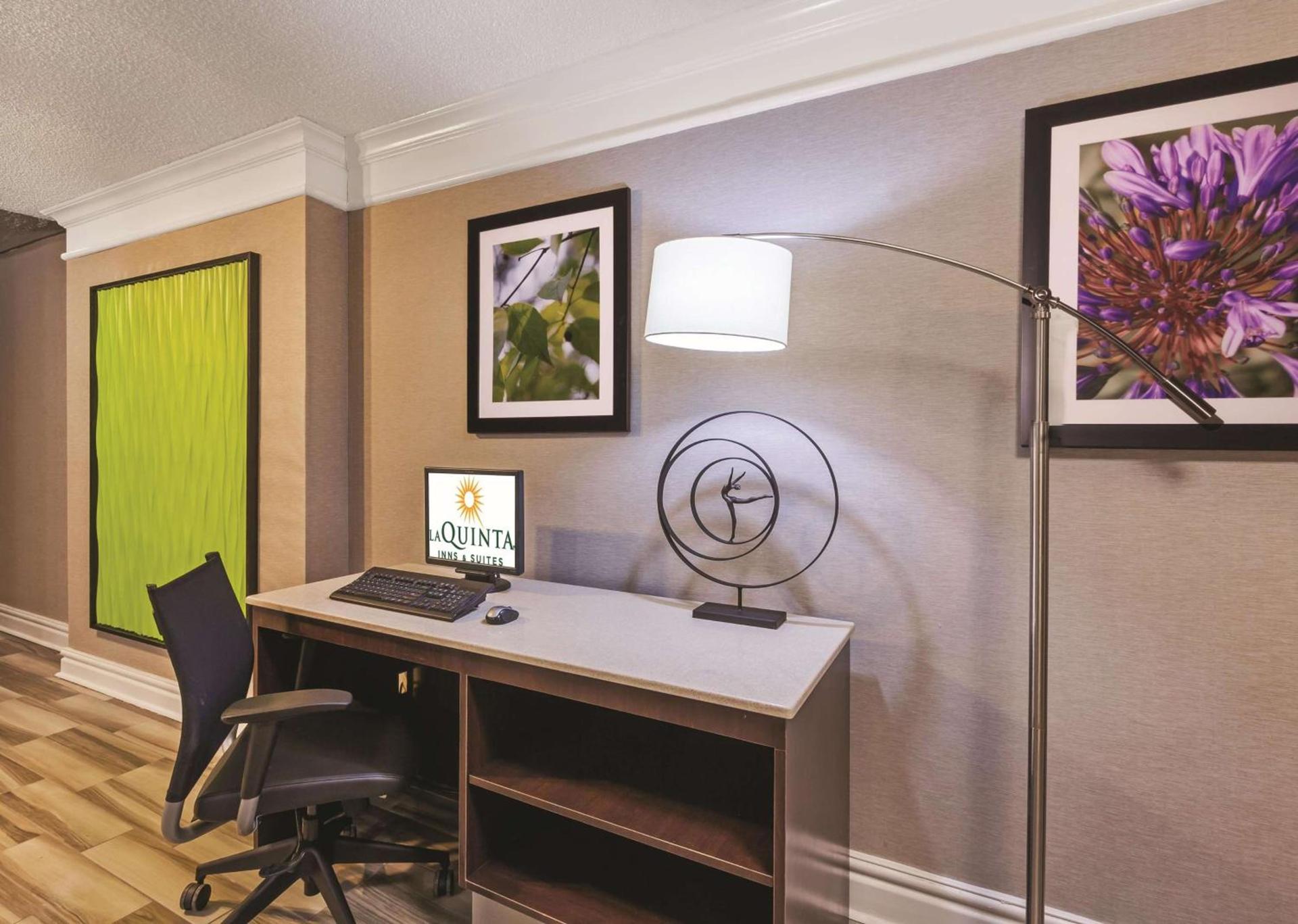 La Quinta Inn by Wyndham Midland photo 27