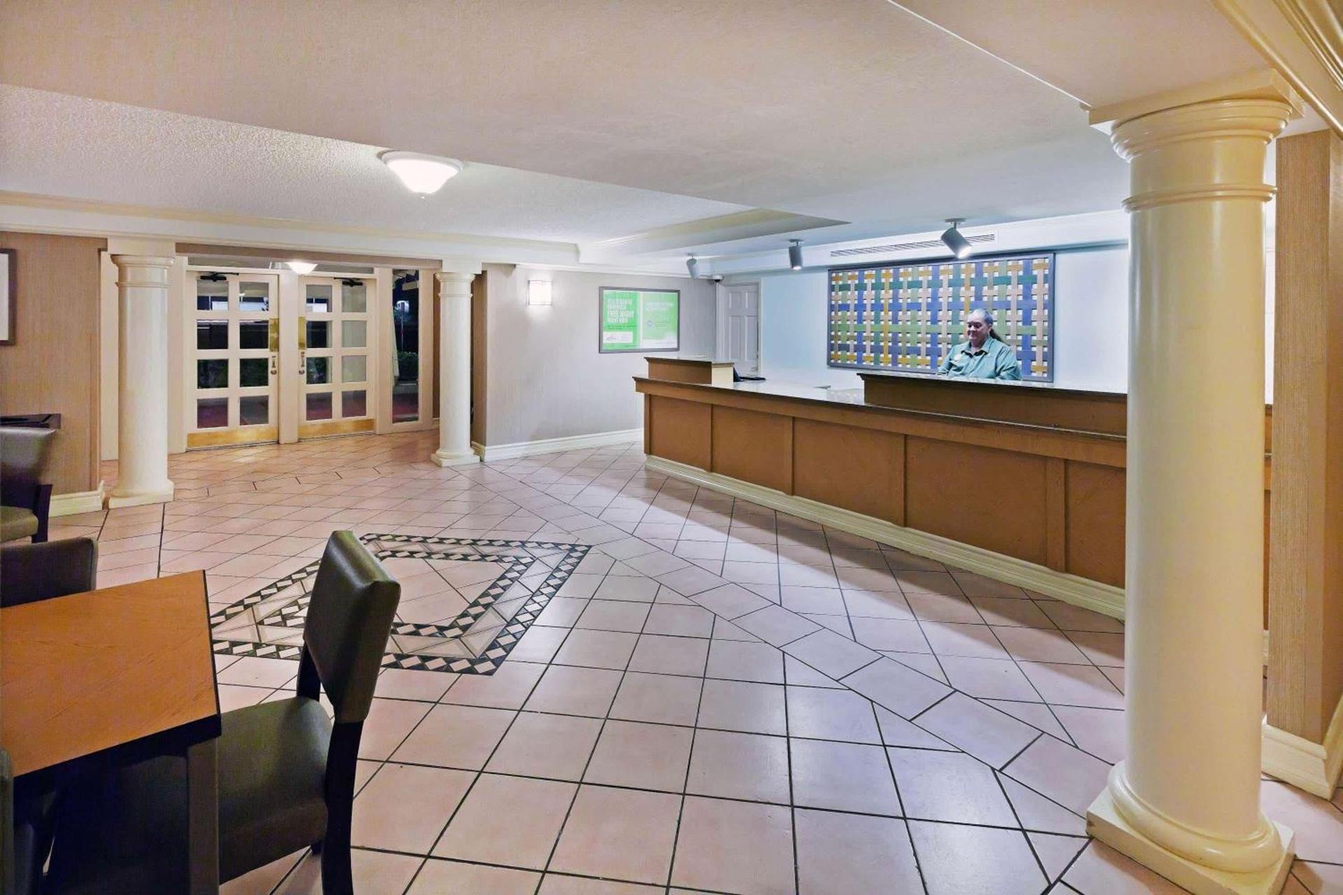 La Quinta Inn by Wyndham Amarillo Mid-City photo 8
