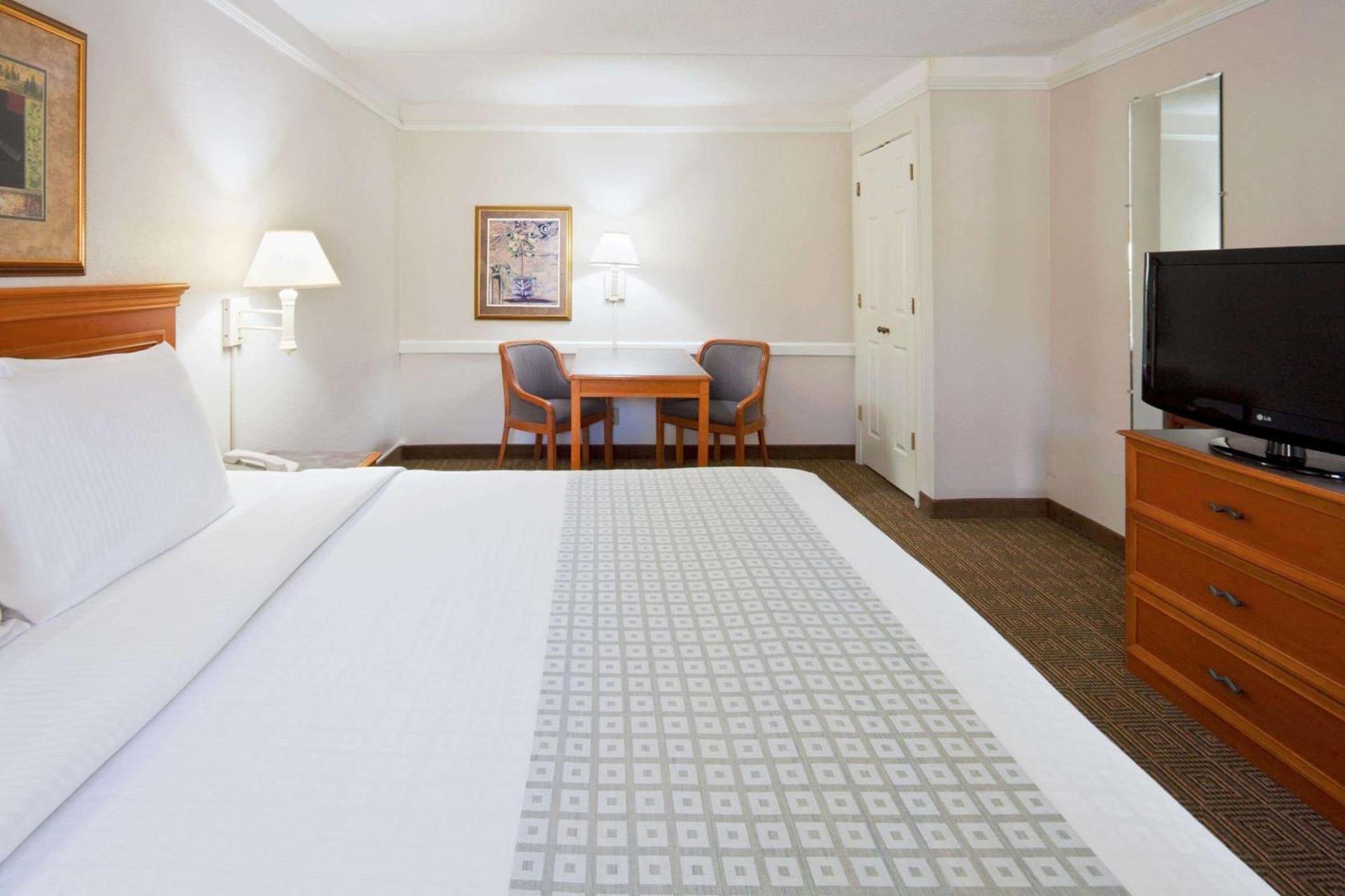 La Quinta Inn by Wyndham Tallahassee North photo 14