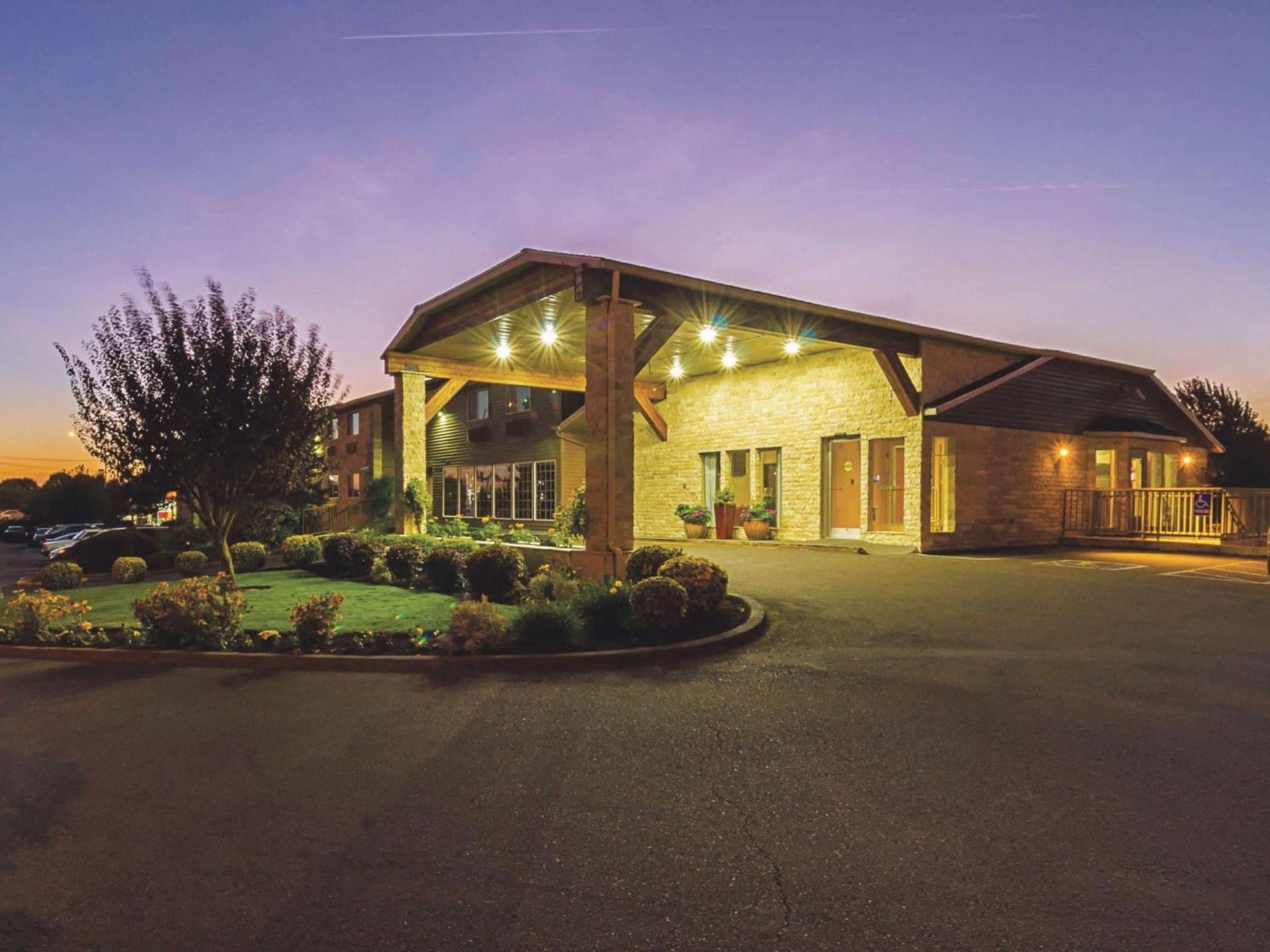 La Quinta by Wyndham Woodburn photo 2