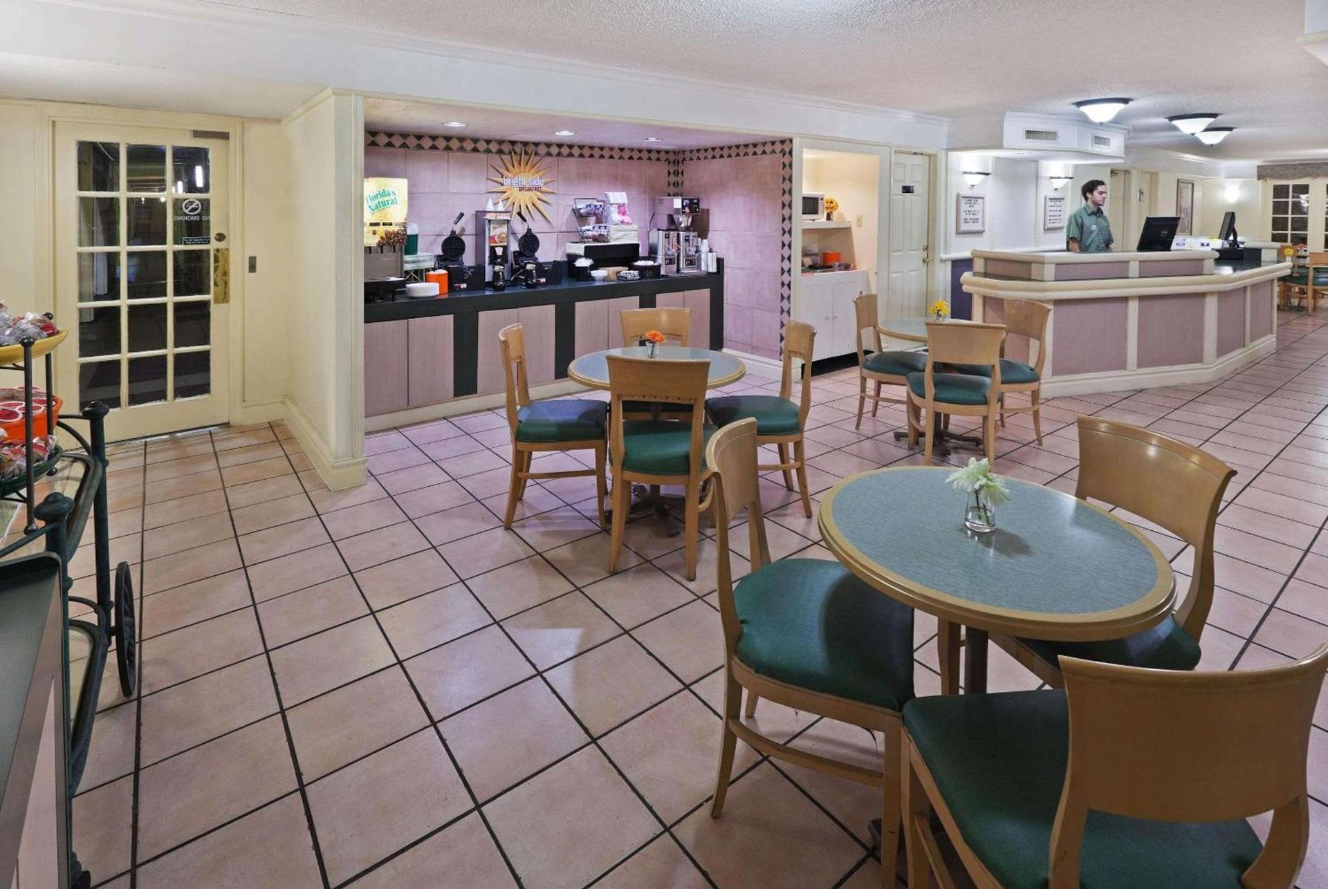 La Quinta Inn by Wyndham Austin Oltorf photo 8