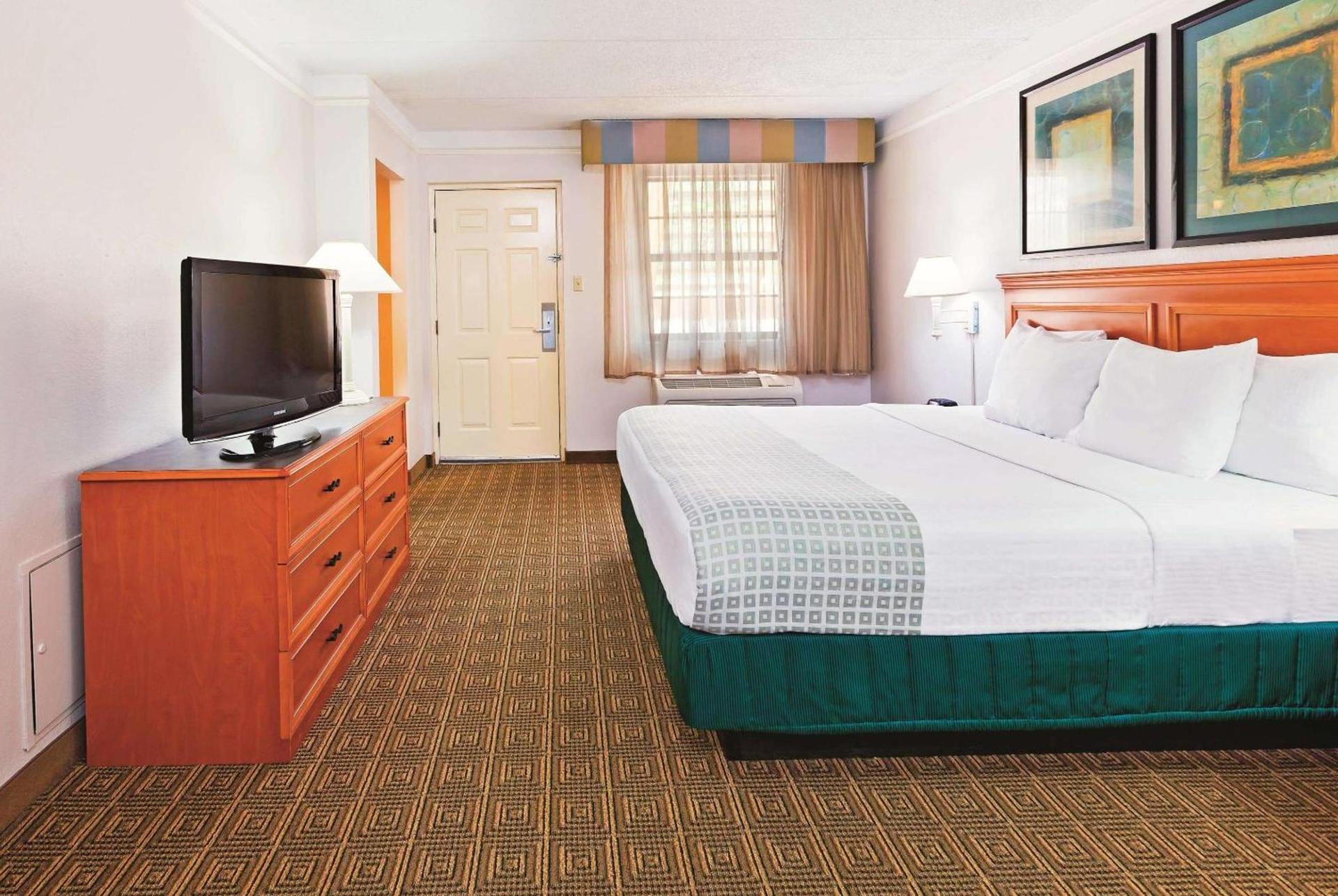 Rodeway Inn photo 34
