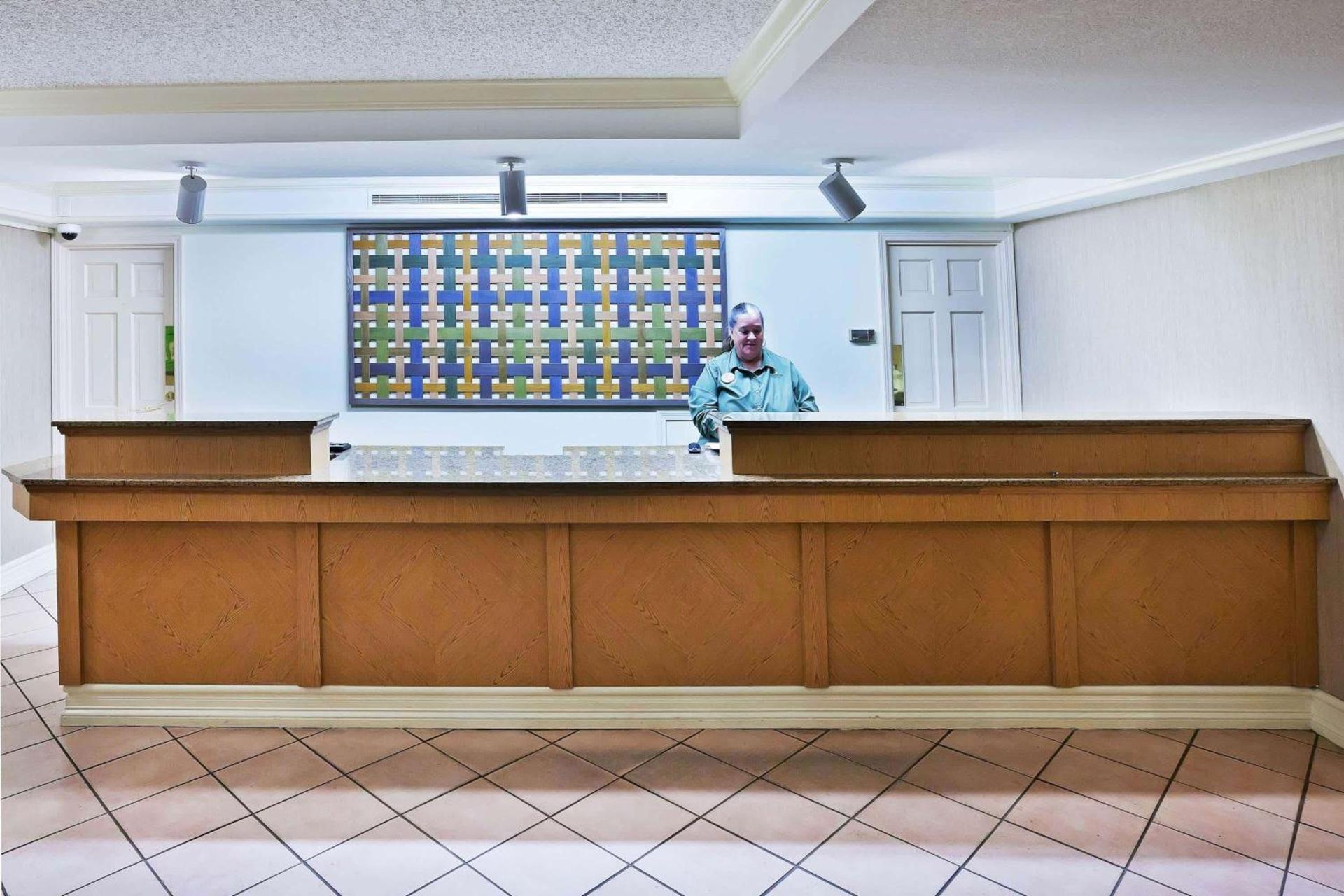 La Quinta Inn by Wyndham Amarillo Mid-City photo 9
