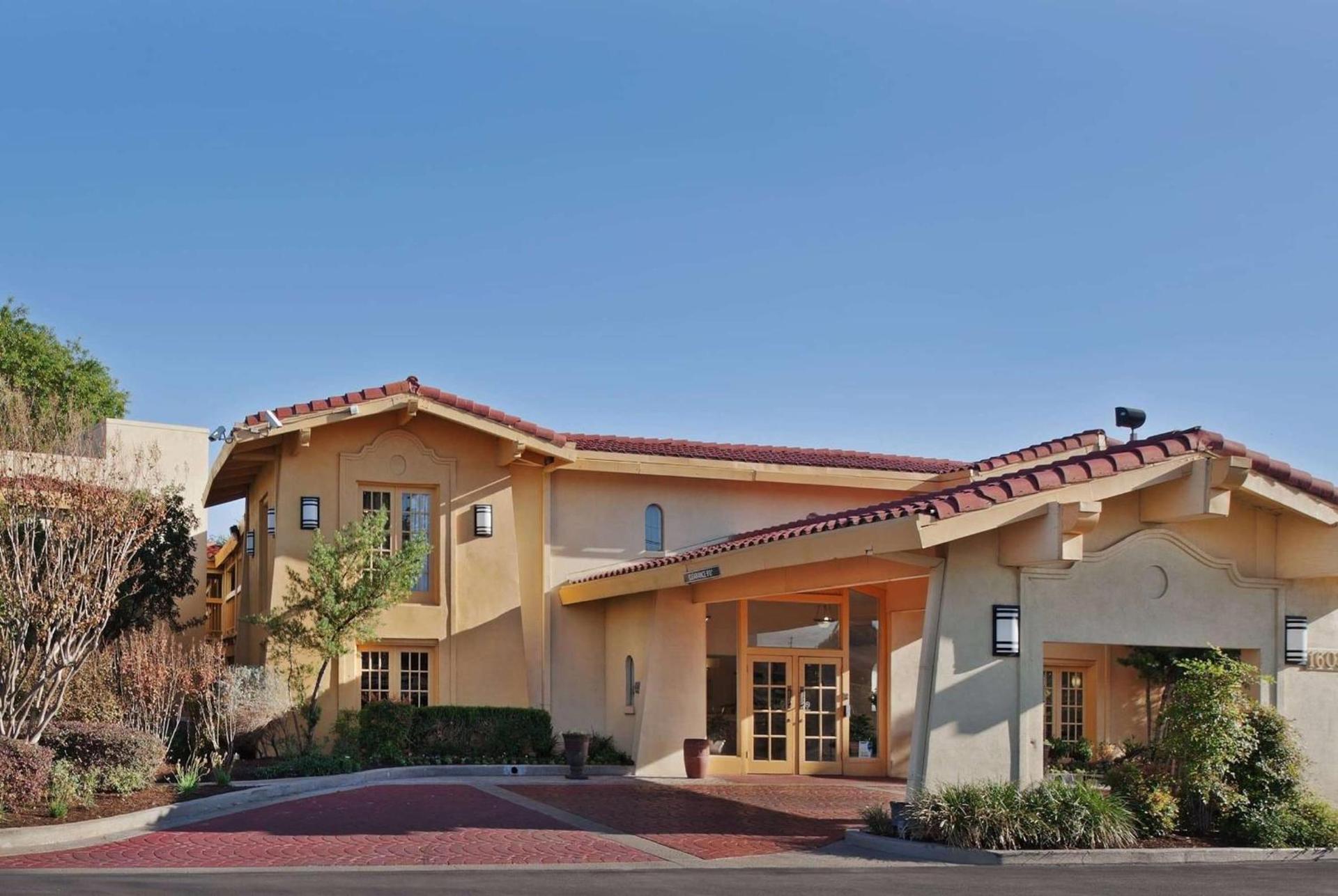 La Quinta Inn by Wyndham Austin Oltorf photo 2