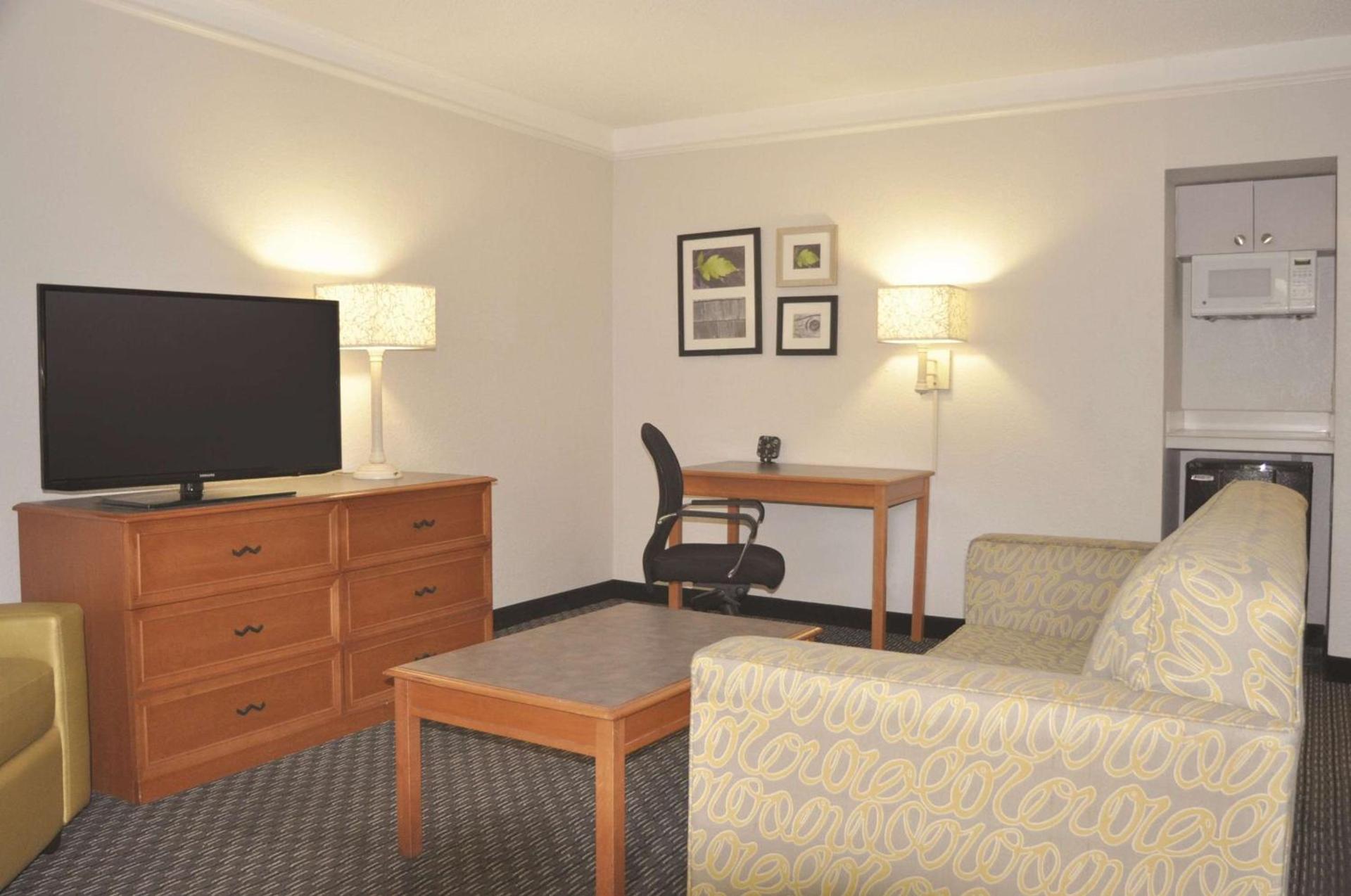La Quinta Inn by Wyndham Dallas Uptown photo 54