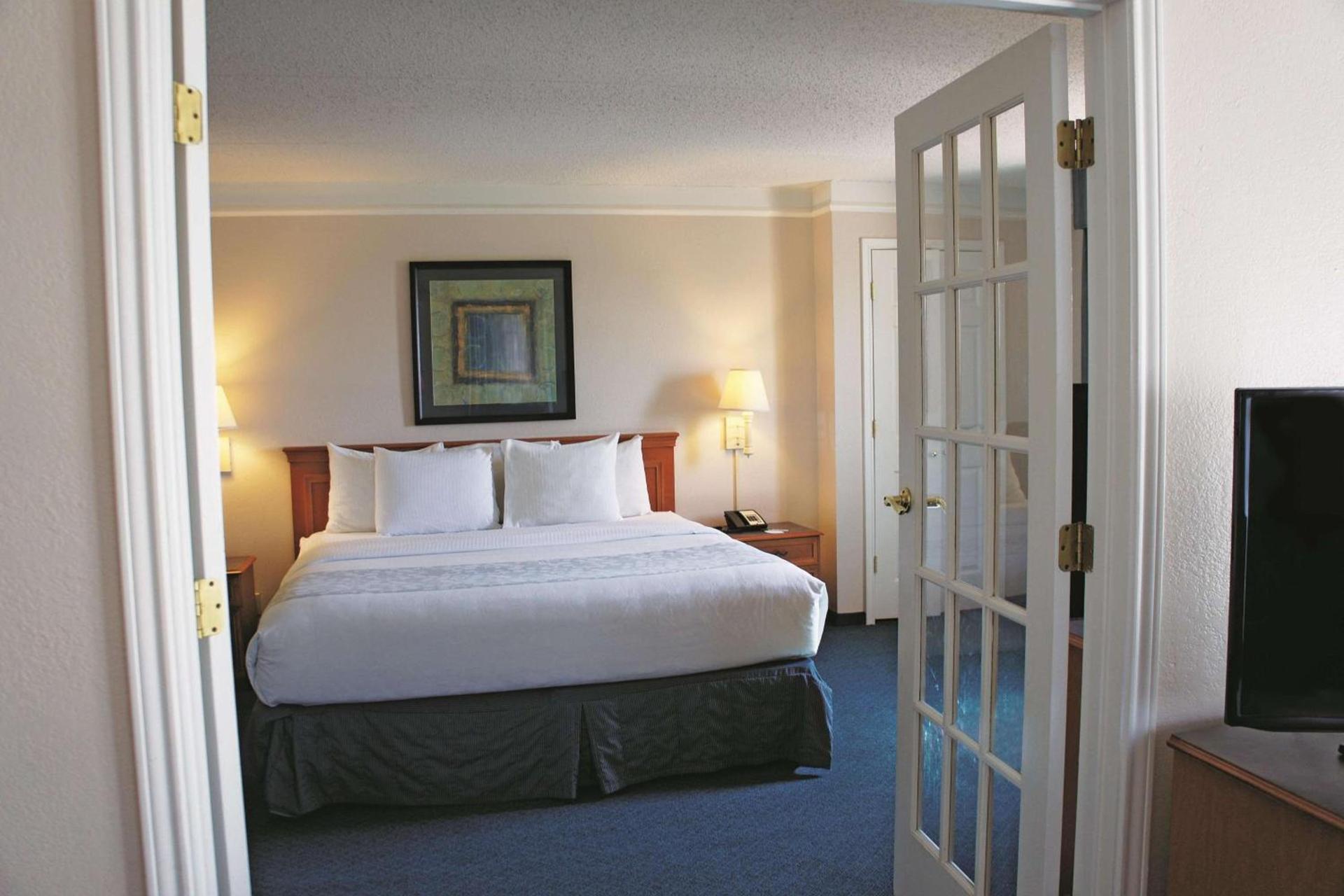 La Quinta Inn by Wyndham Clute Lake Jackson photo 38
