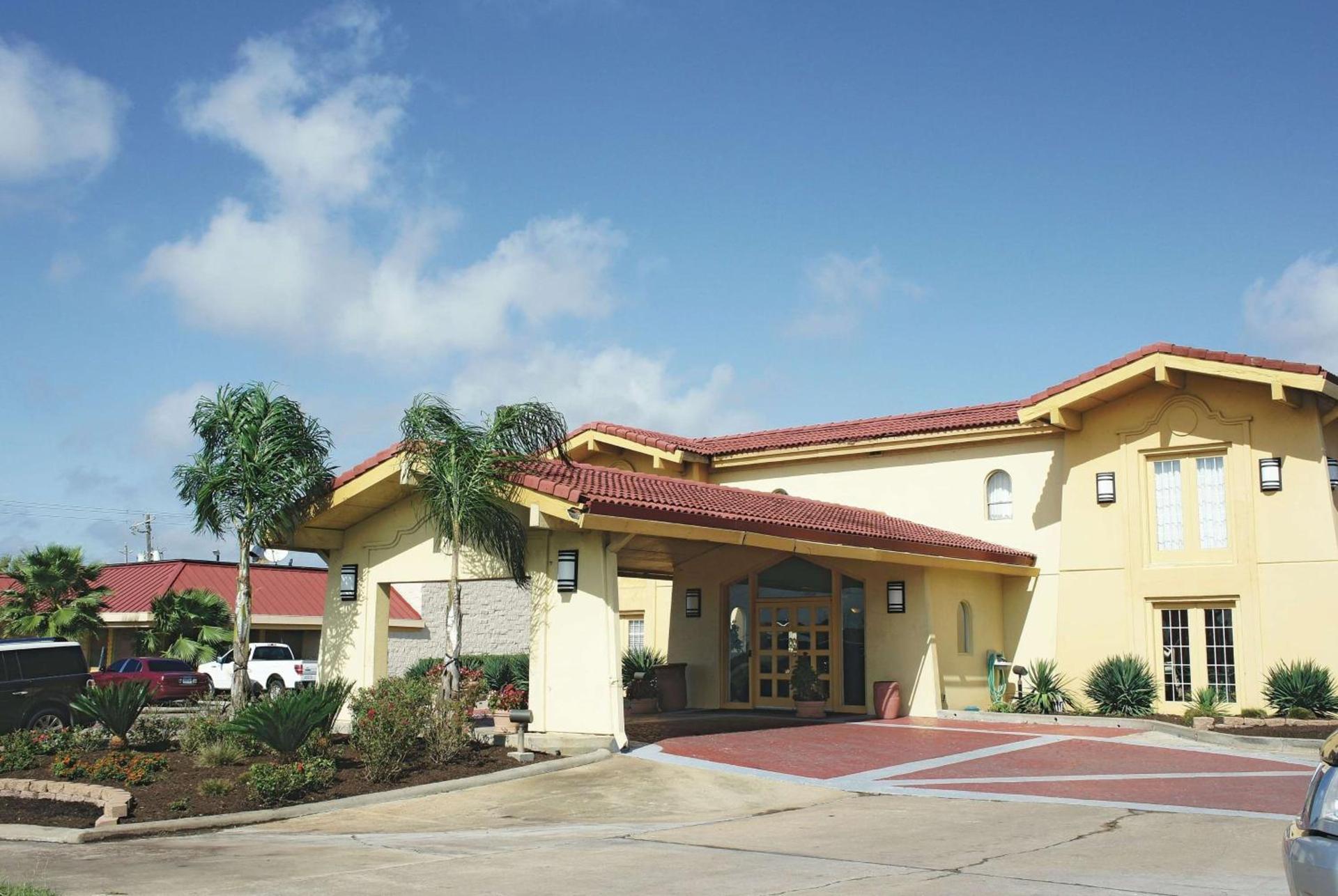 La Quinta Inn by Wyndham Clute Lake Jackson photo 25
