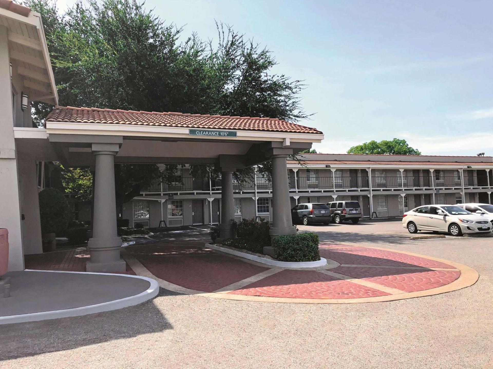 La Quinta Inn by Wyndham Dallas Uptown photo 28