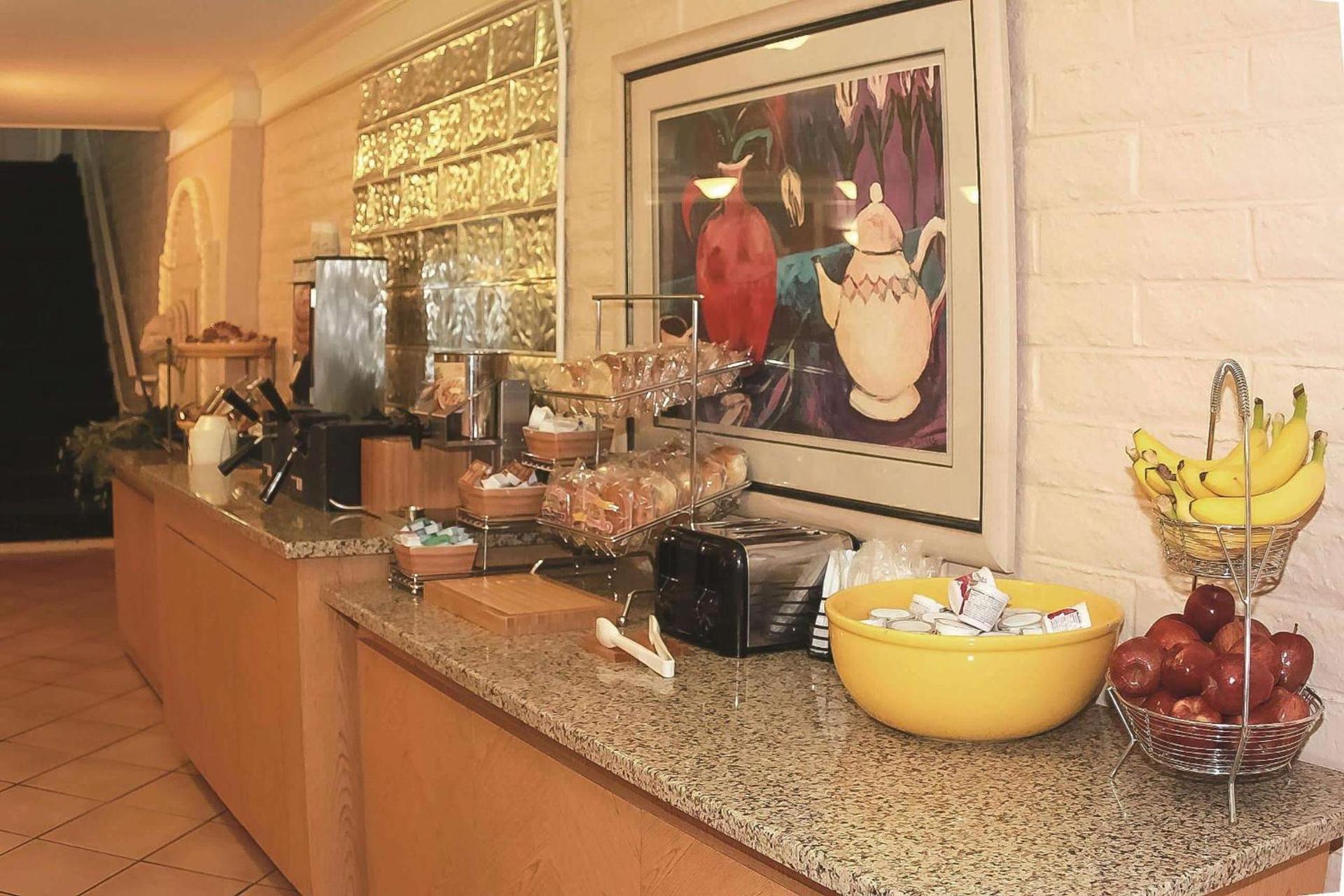 La Quinta Inn by Wyndham Tyler photo 6