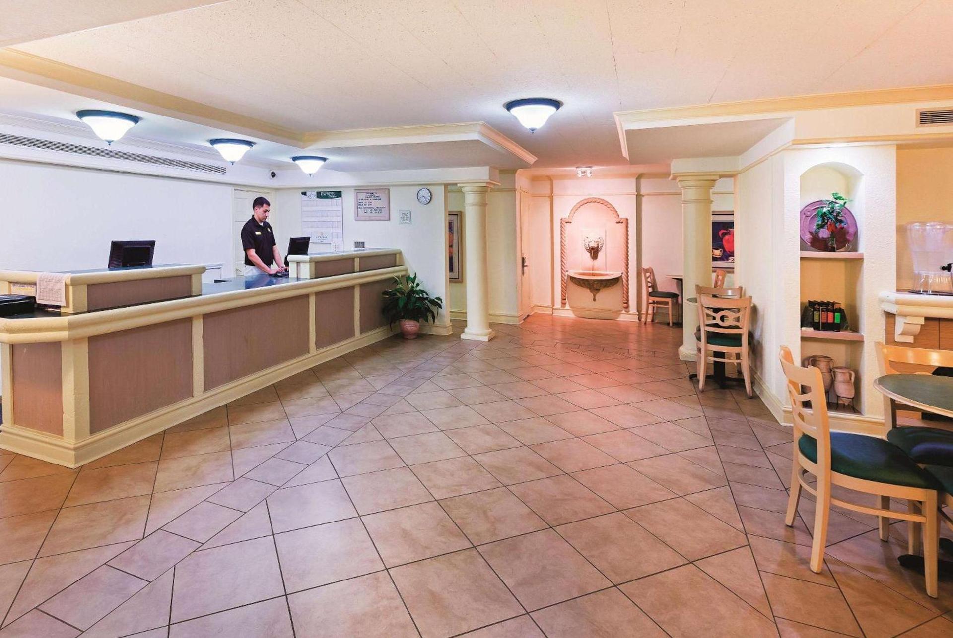Rodeway Inn photo 32