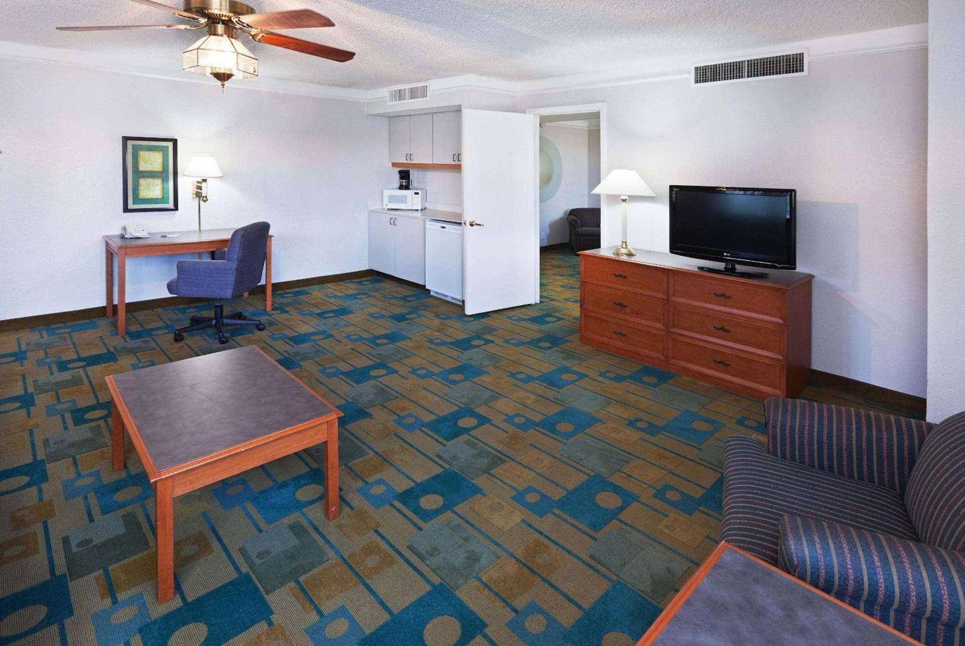 La Quinta Inn by Wyndham Austin Oltorf photo 25