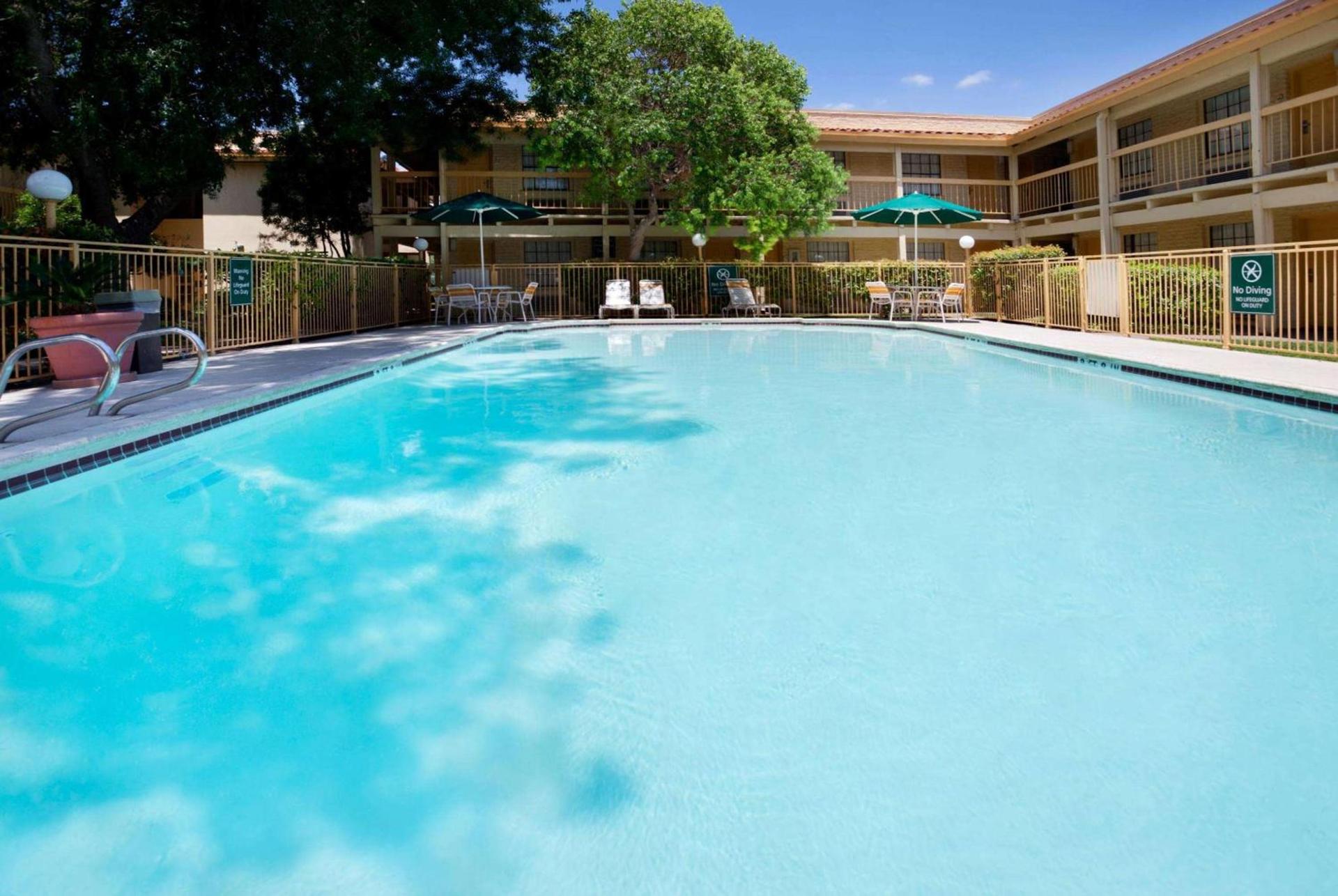 La Quinta Inn by Wyndham Austin Oltorf photo 4